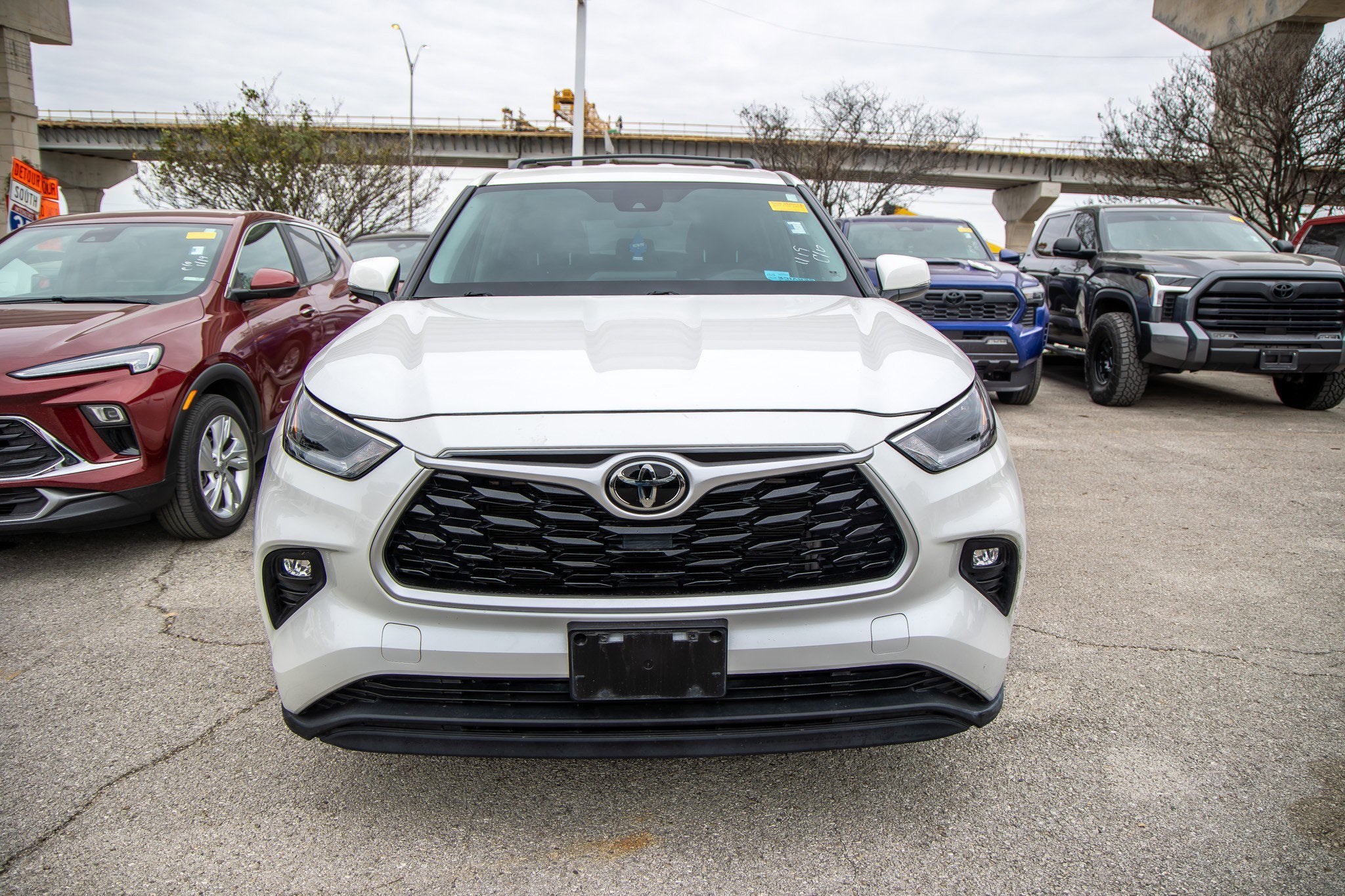 2021 Toyota HIGHLANDER LE