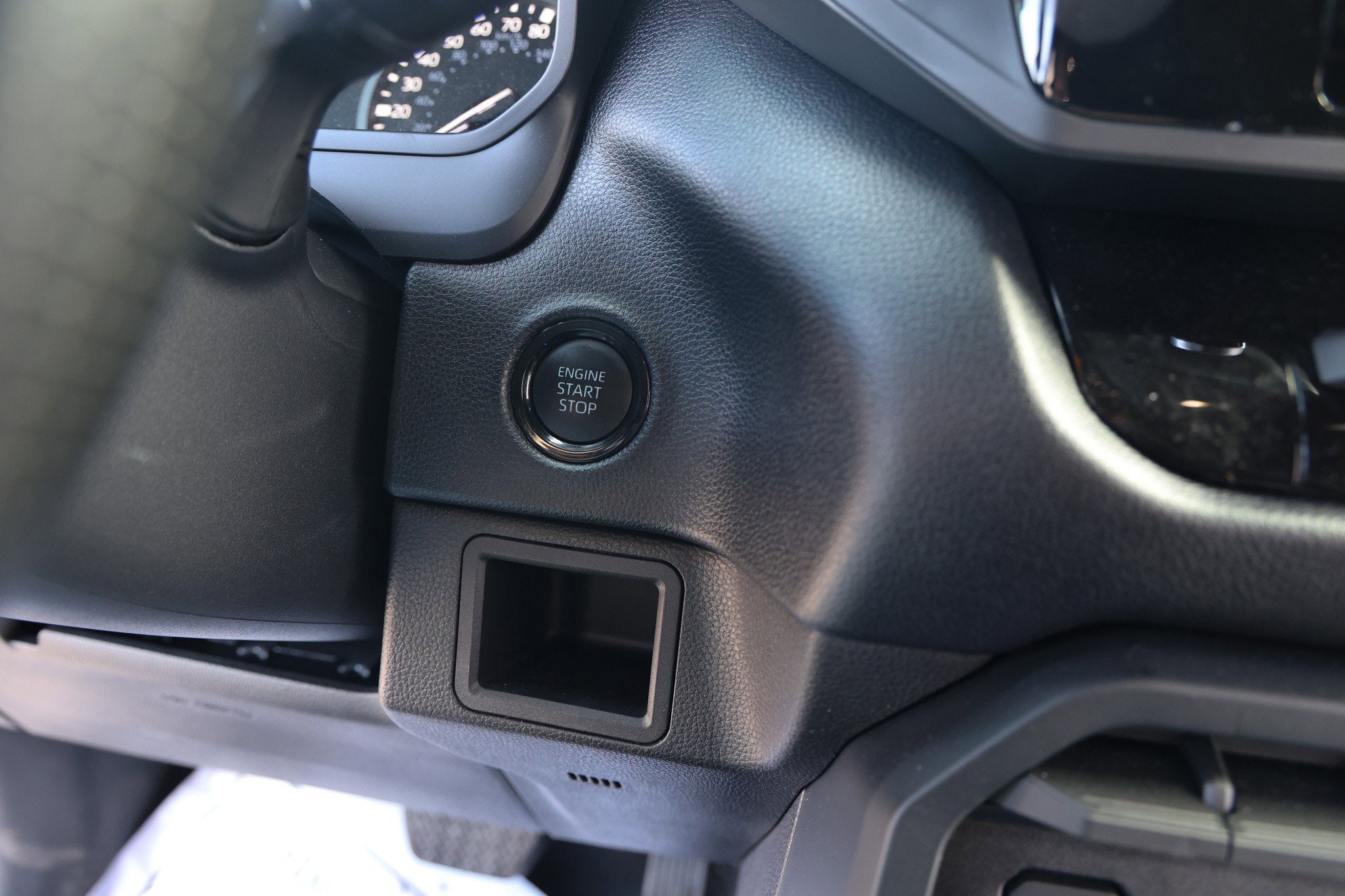 2026 Toyota TUNDRA 4X2 SR