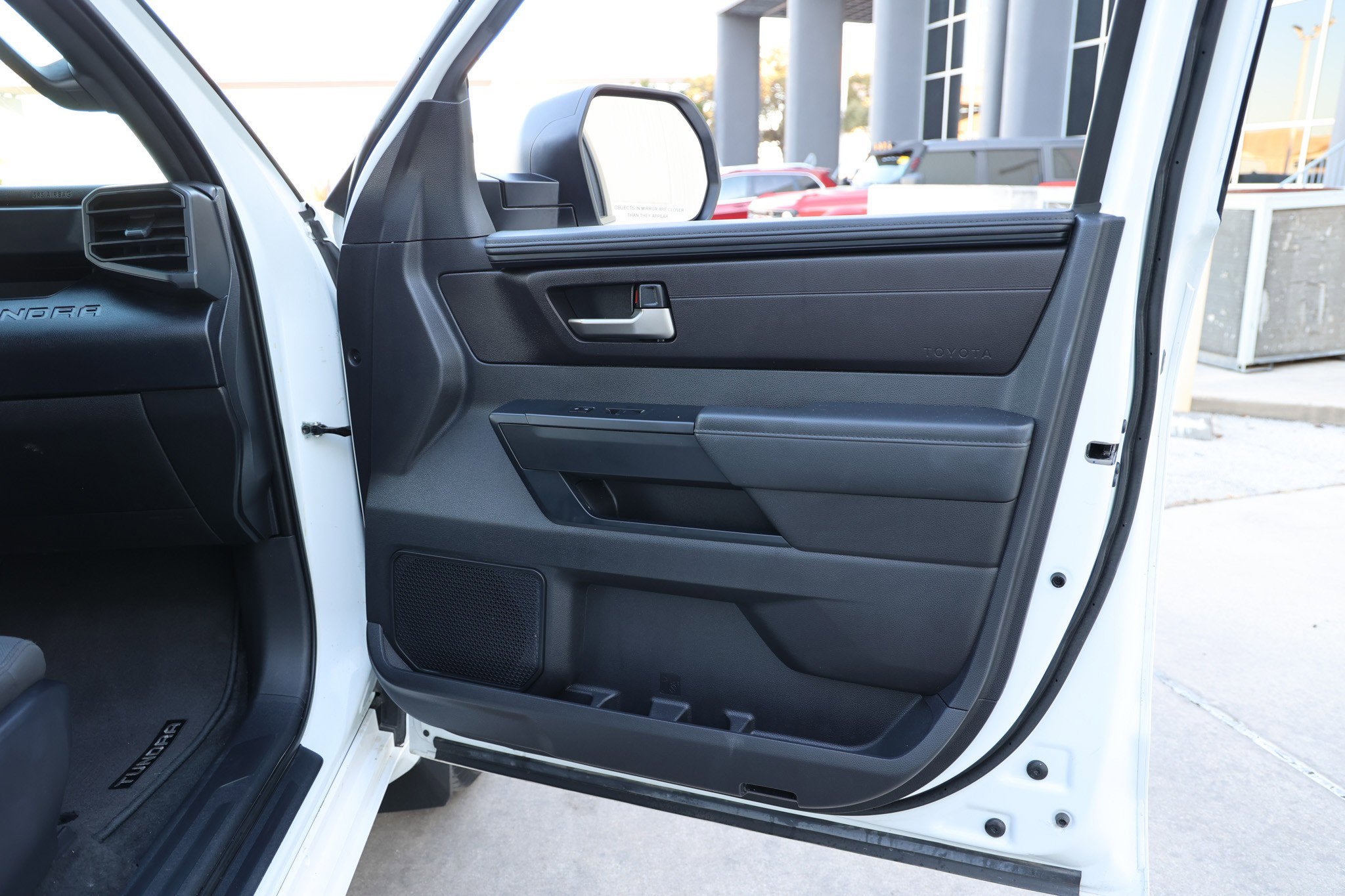 2025 Toyota TUNDRA 4X2 SR5