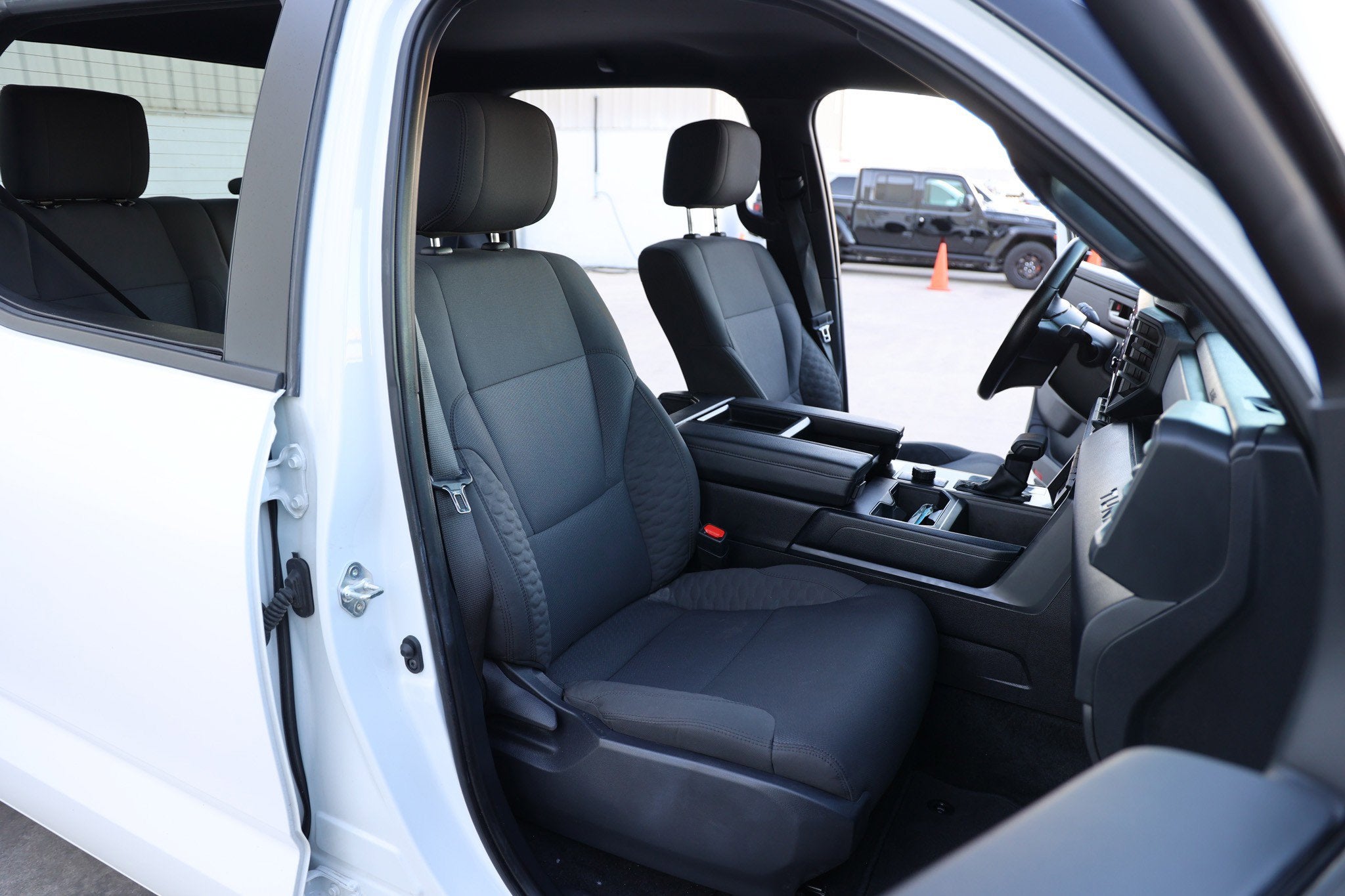 2025 Toyota TUNDRA 4X2 SR5