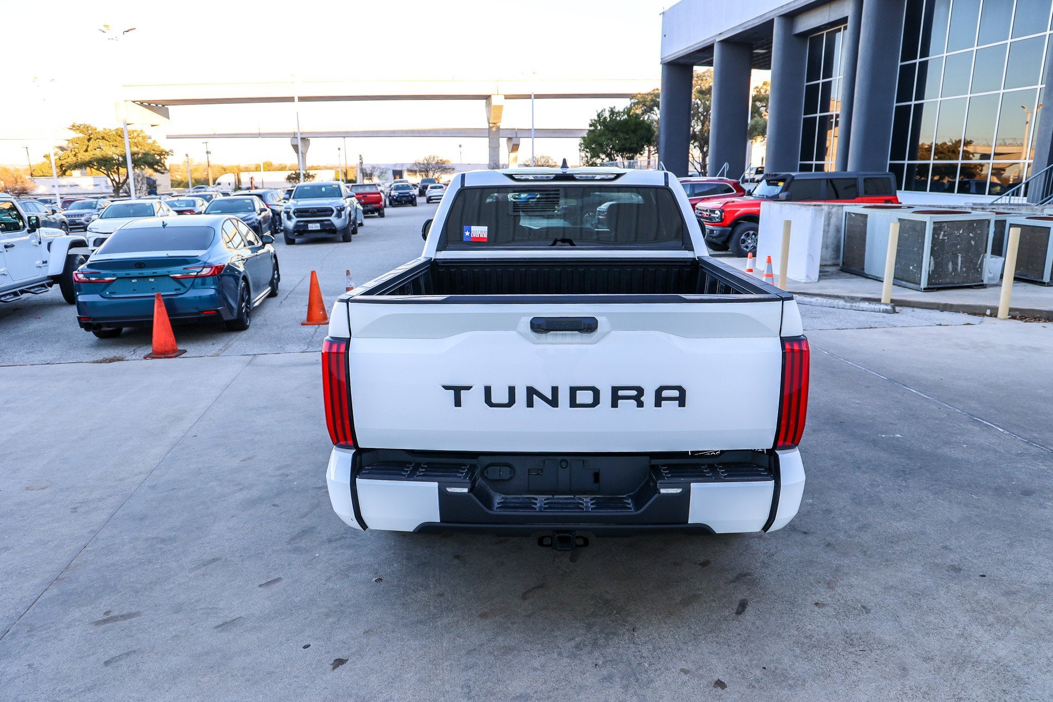 2025 Toyota TUNDRA 4X2 SR5