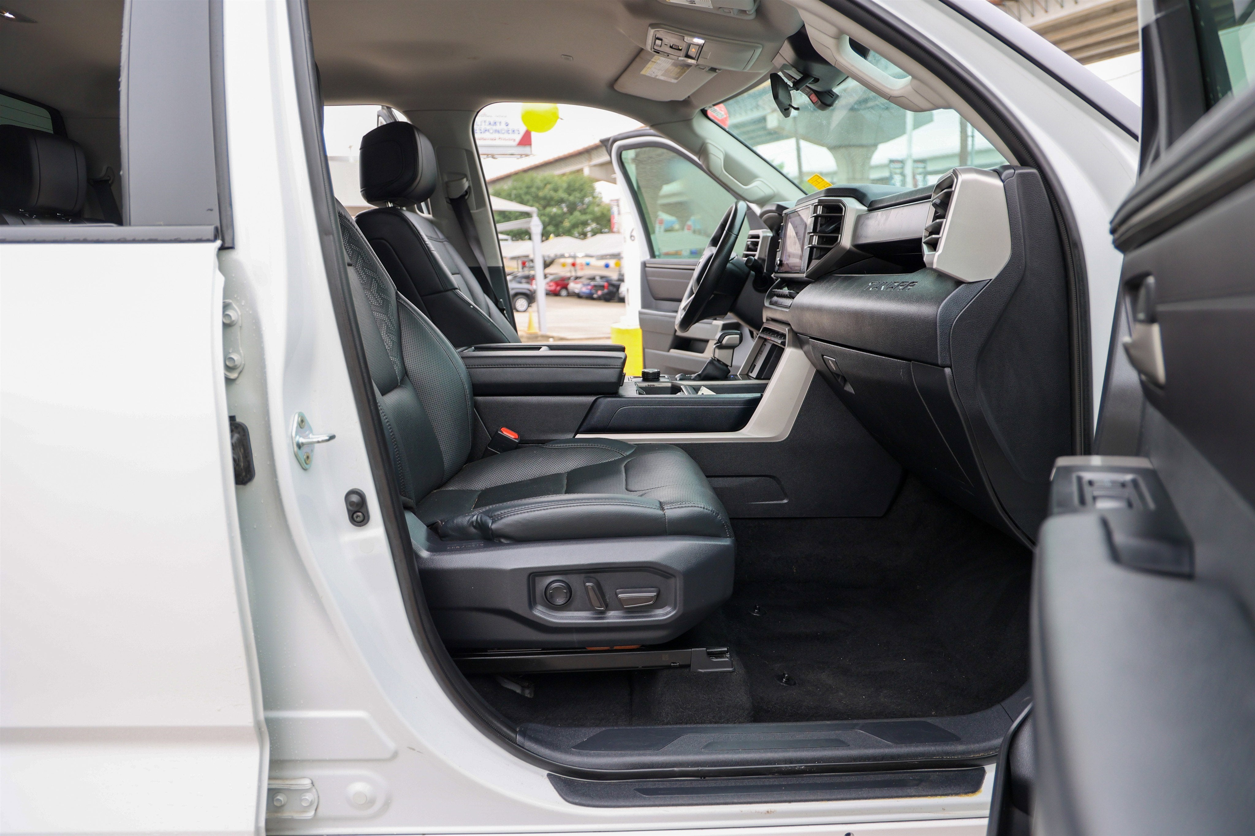2024 Toyota TUNDRA 4X4 SR5