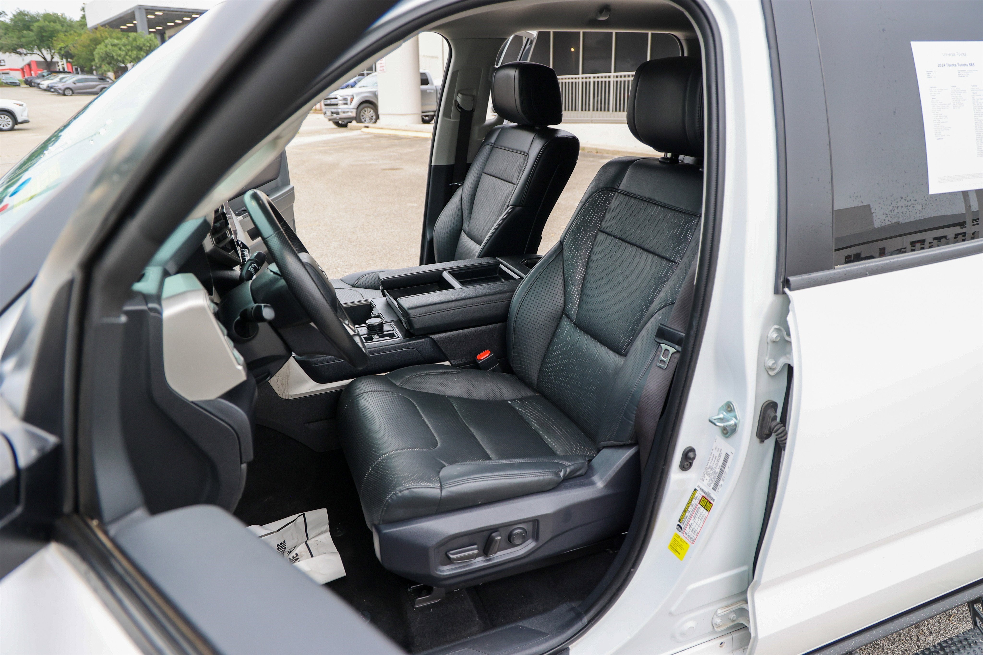 2024 Toyota TUNDRA 4X4 SR5