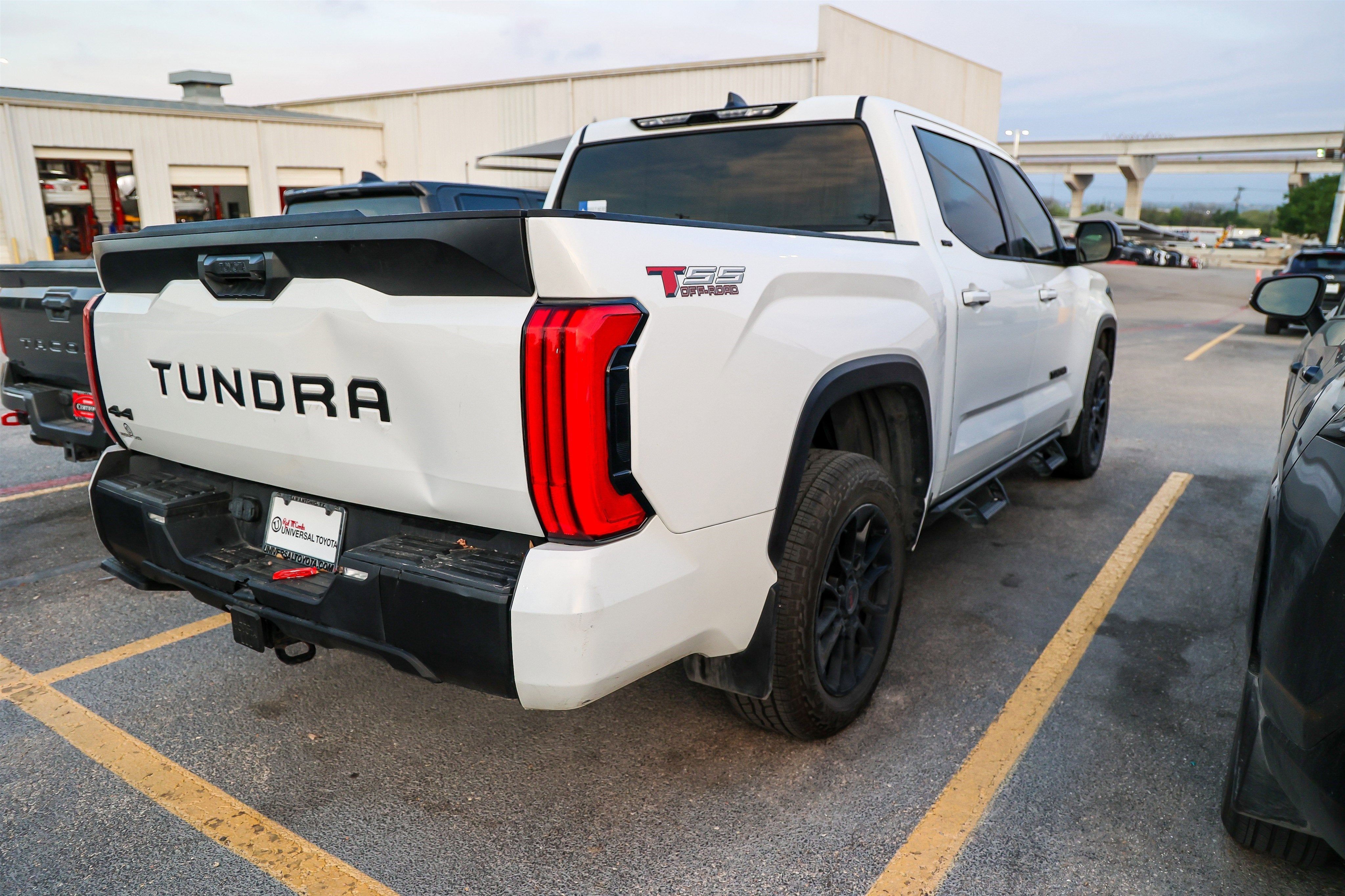 2024 Toyota TUNDRA 4X4 SR5