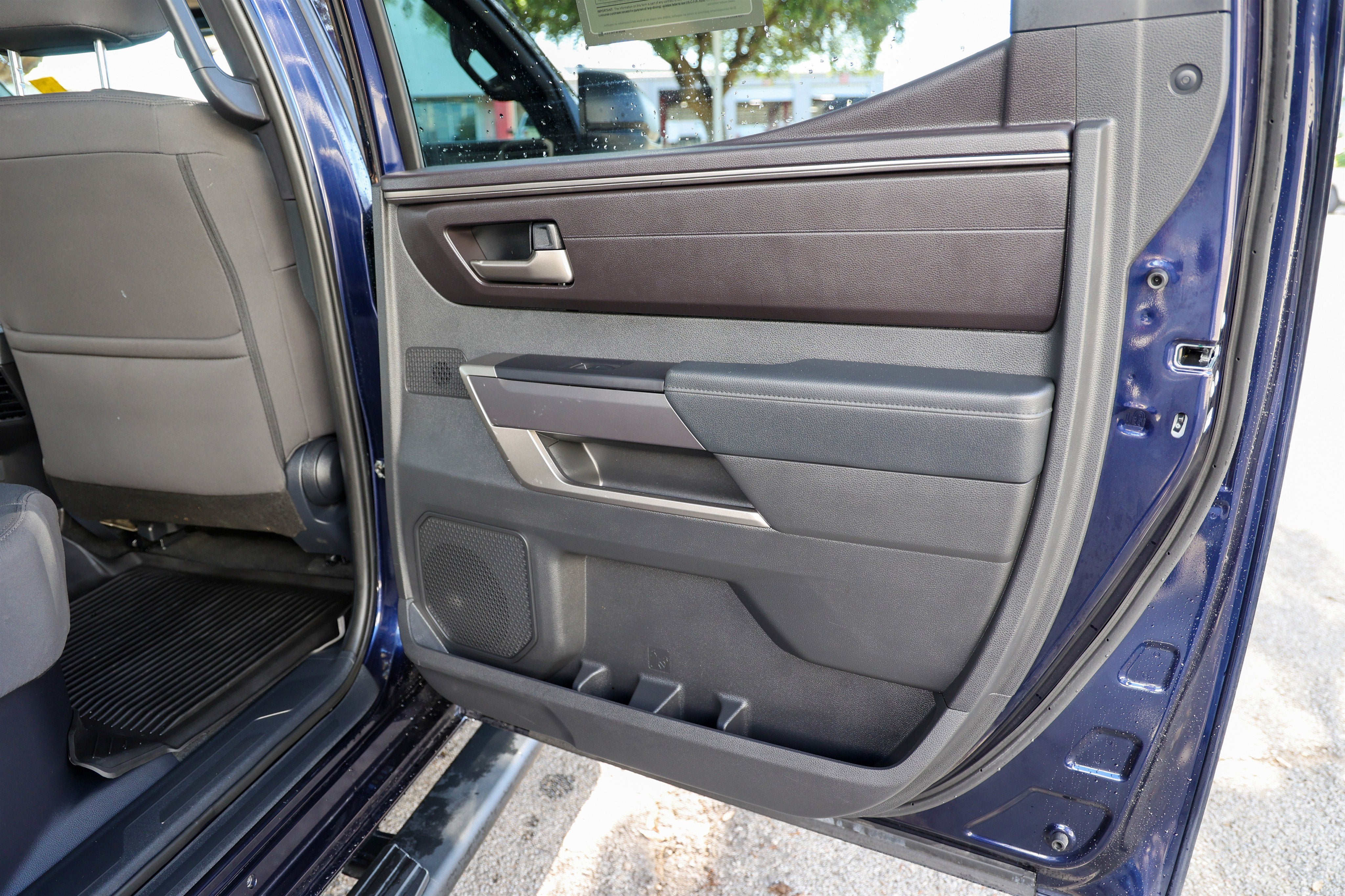 2025 Toyota TUNDRA 4X4 SR5