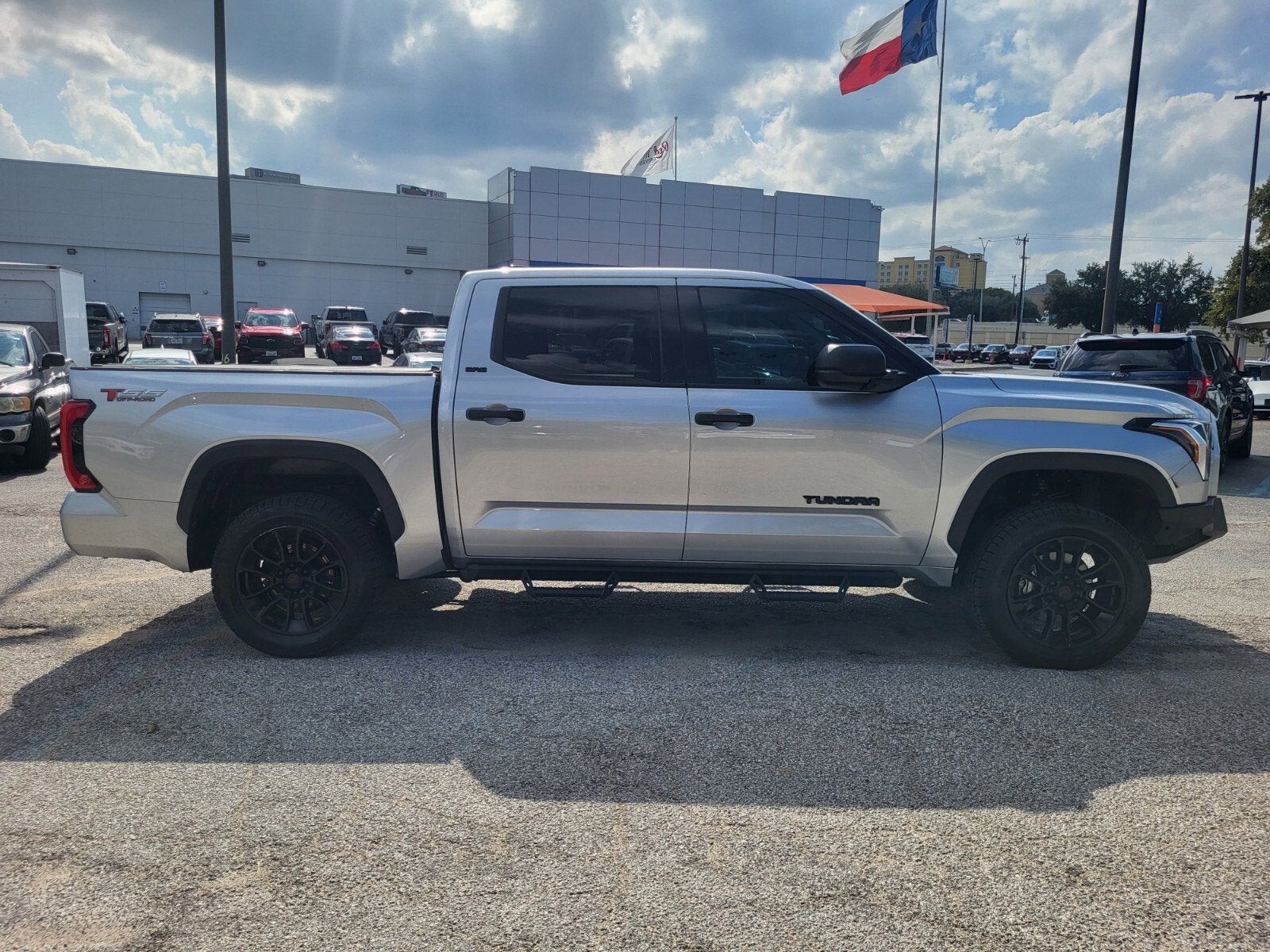 2023 Toyota Tundra 4WD SR5