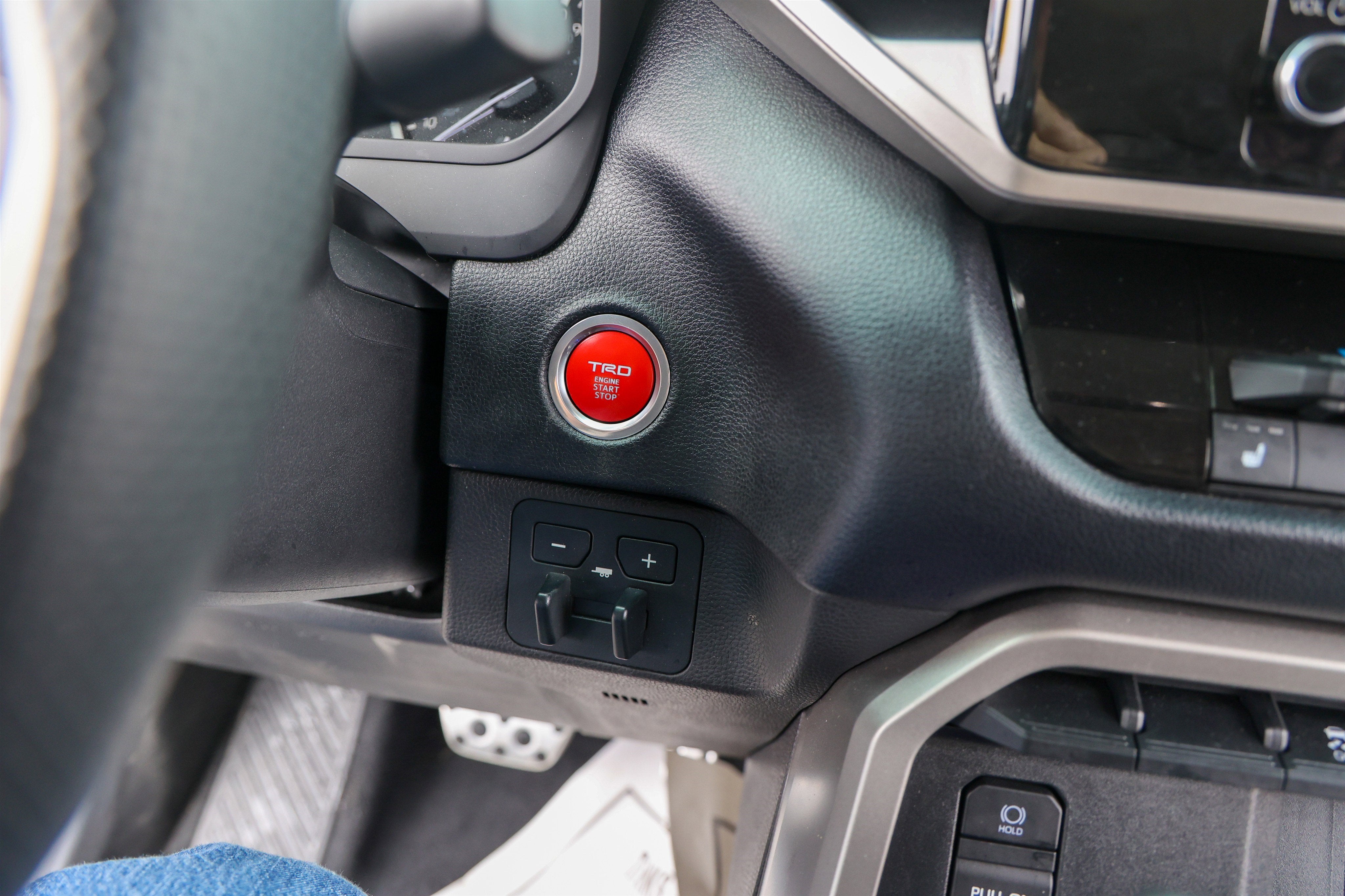 2024 Toyota TUNDRA 4X4 SR5