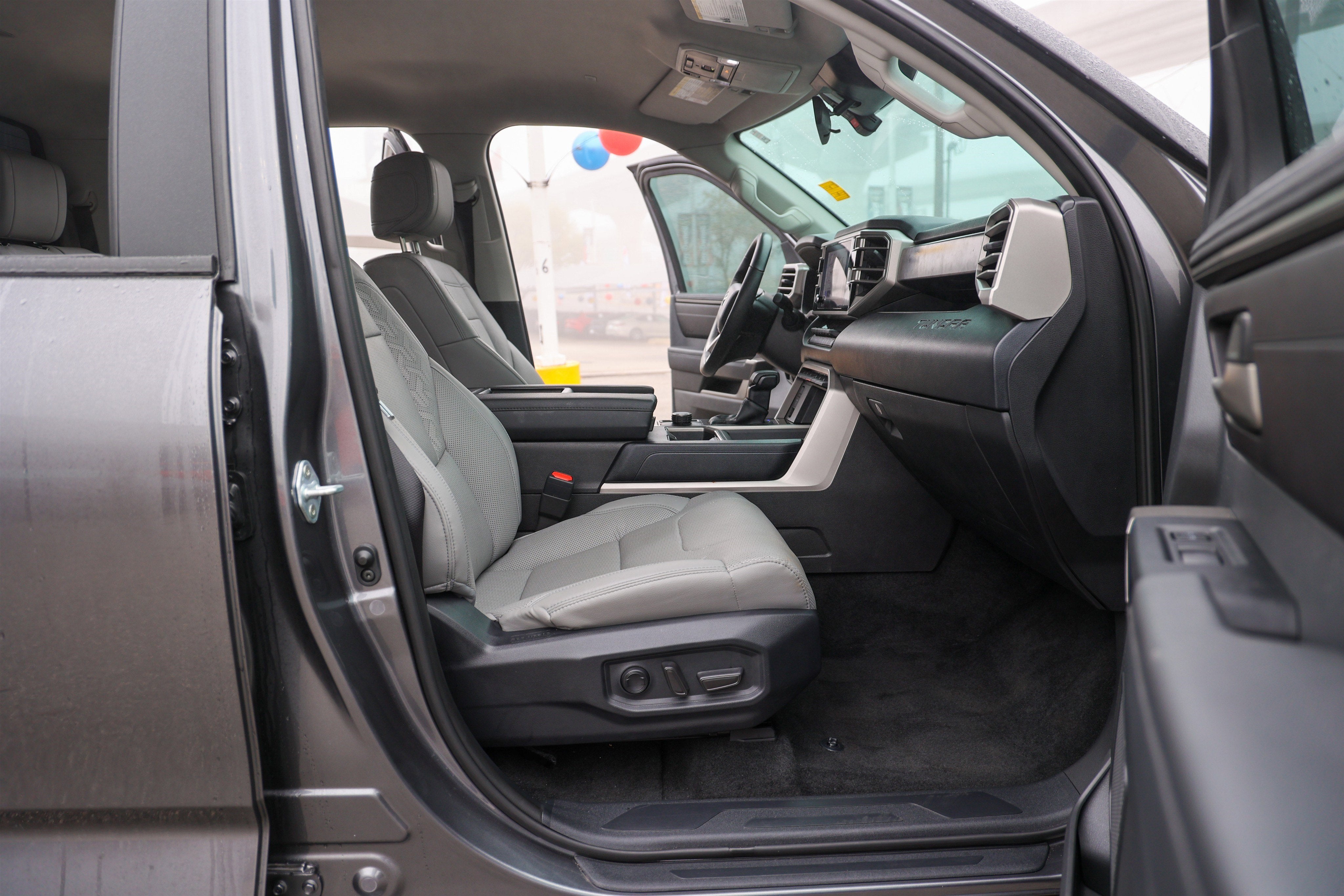 2024 Toyota TUNDRA 4X4 SR5