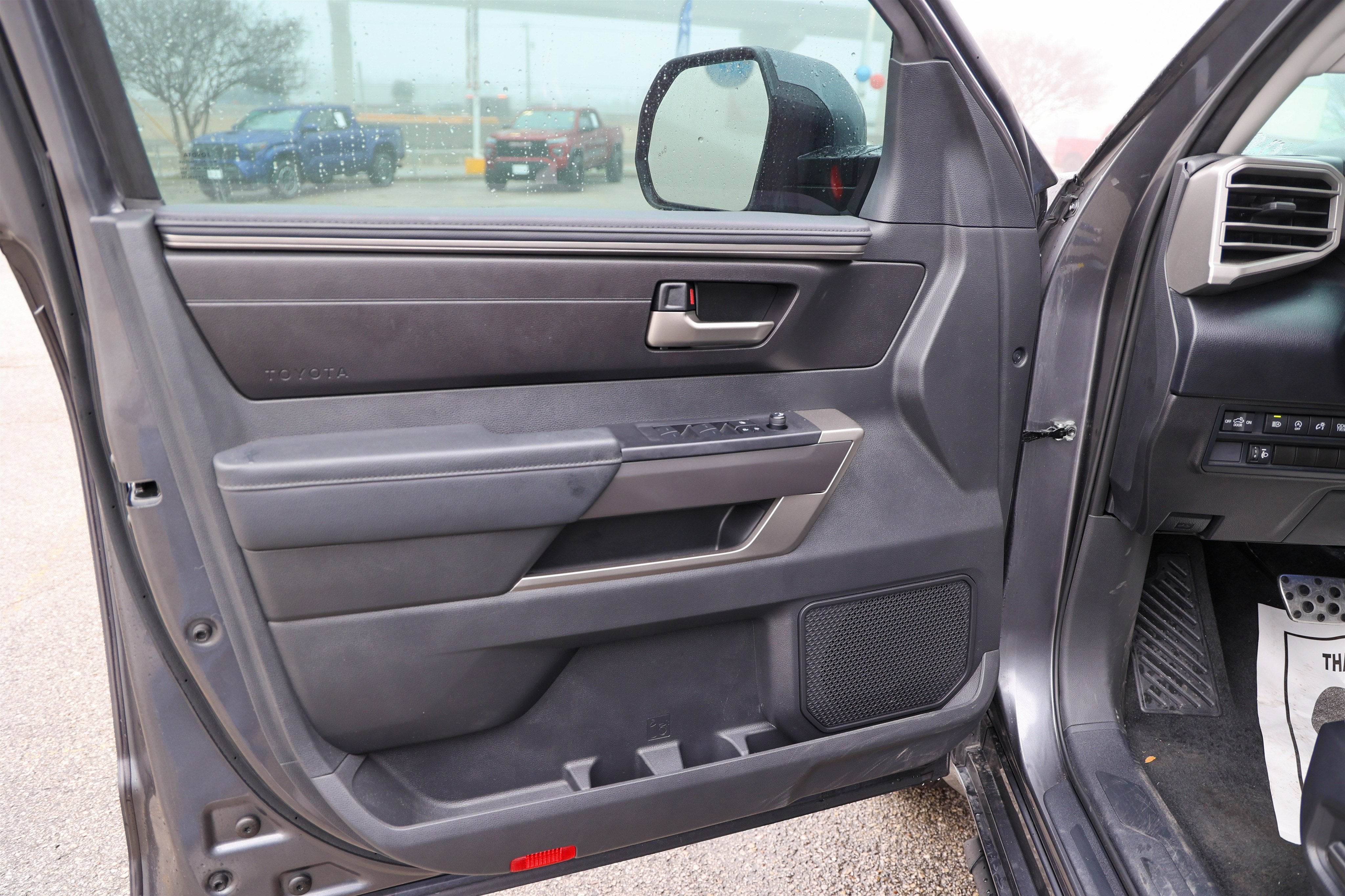 2024 Toyota TUNDRA 4X4 SR5