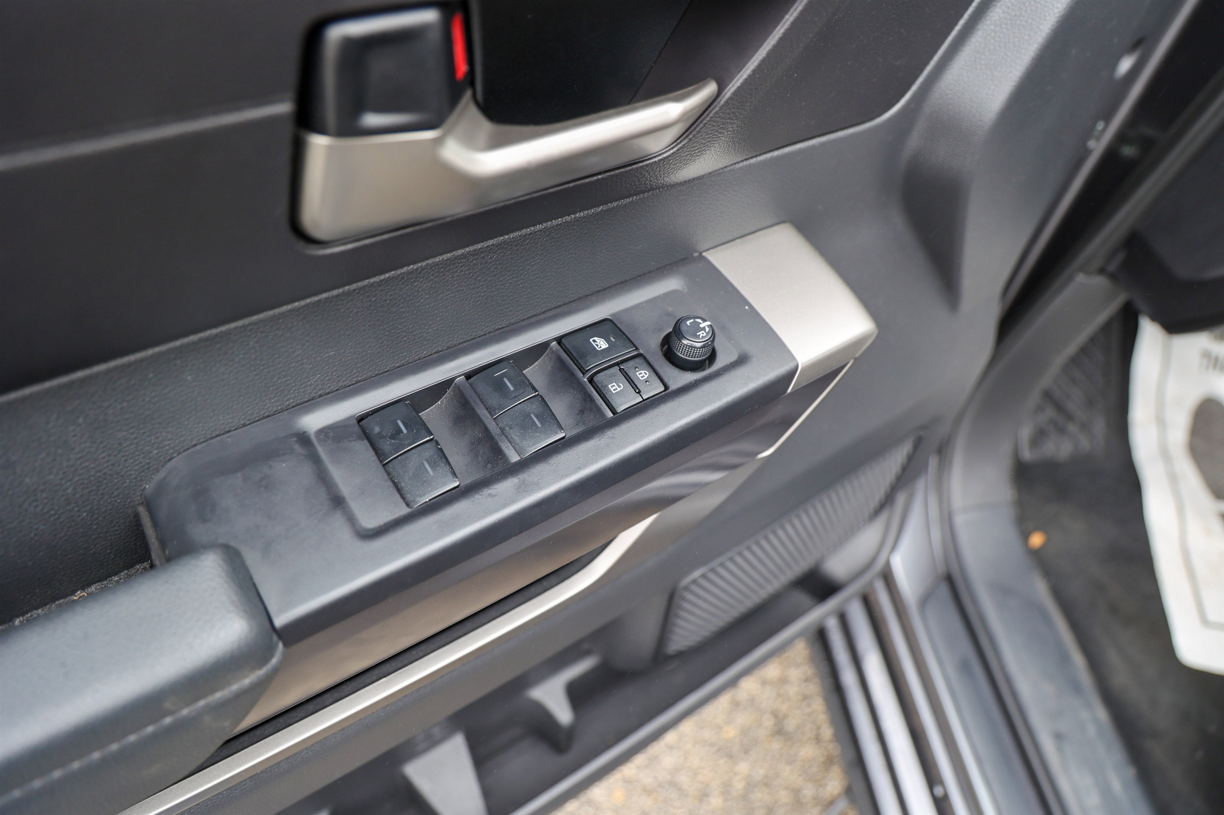 2024 Toyota TUNDRA 4X4 SR5