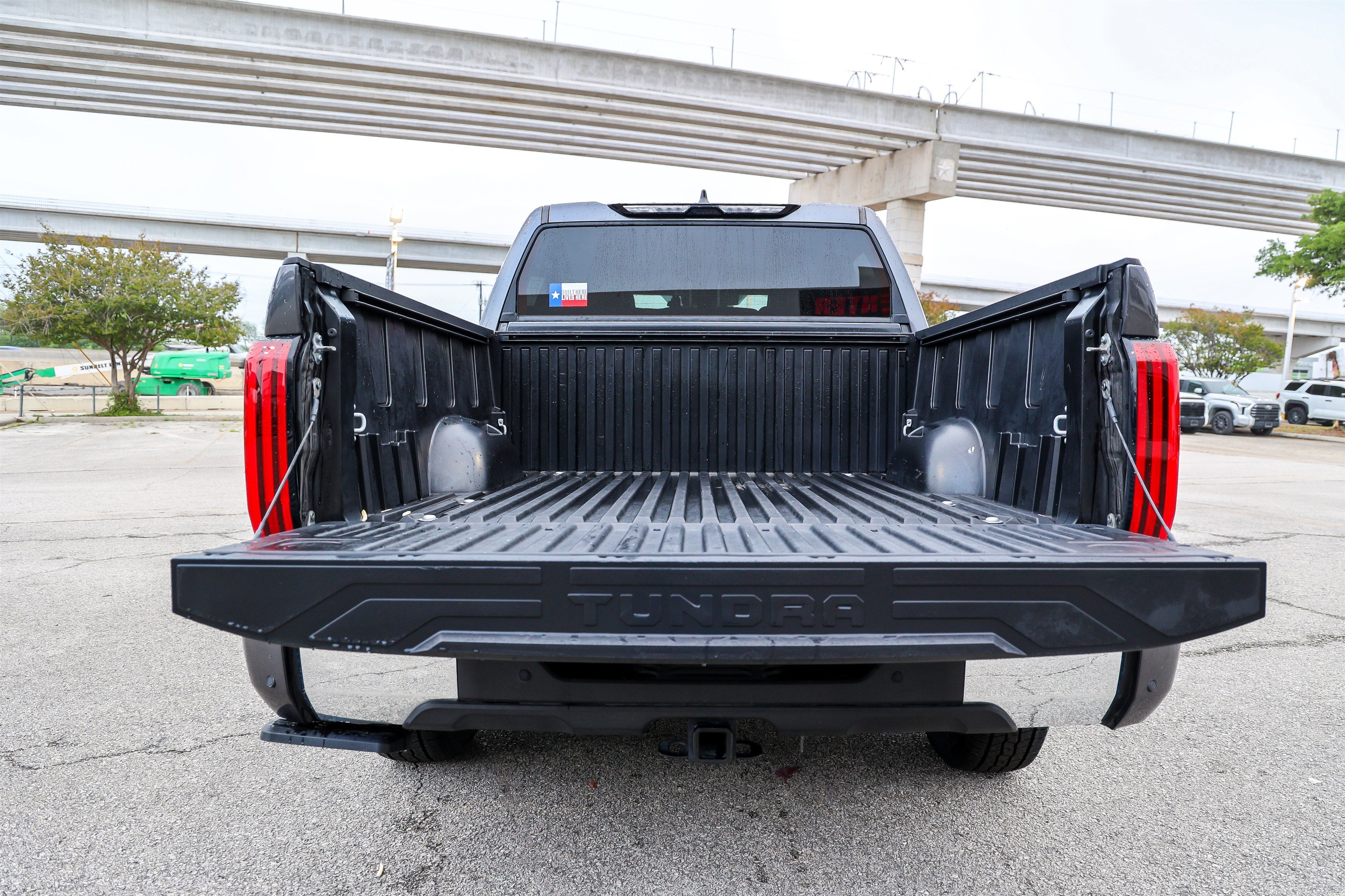 2023 Toyota TUNDRA 4X4 SR5