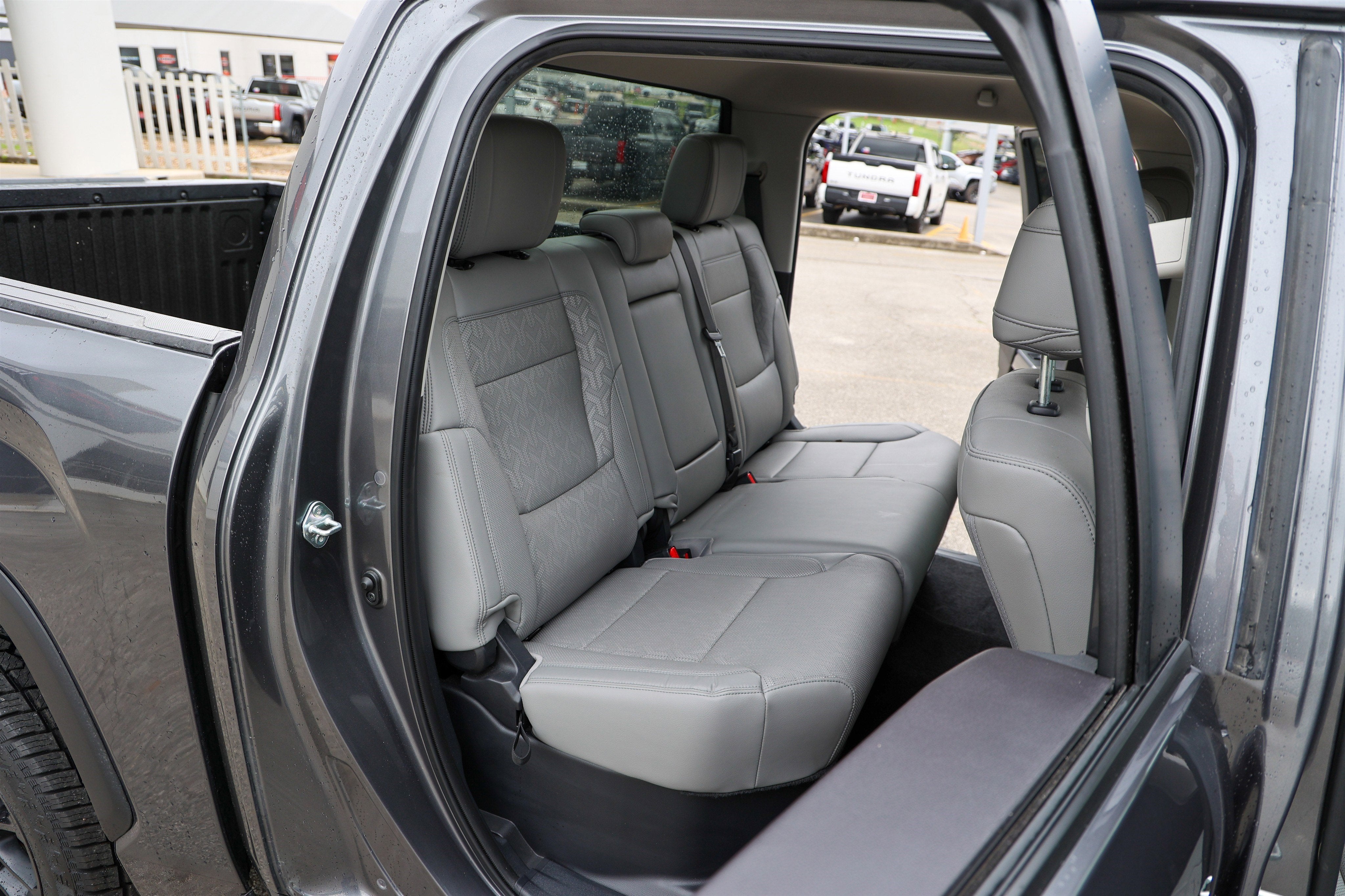 2024 Toyota TUNDRA 4X4 SR5