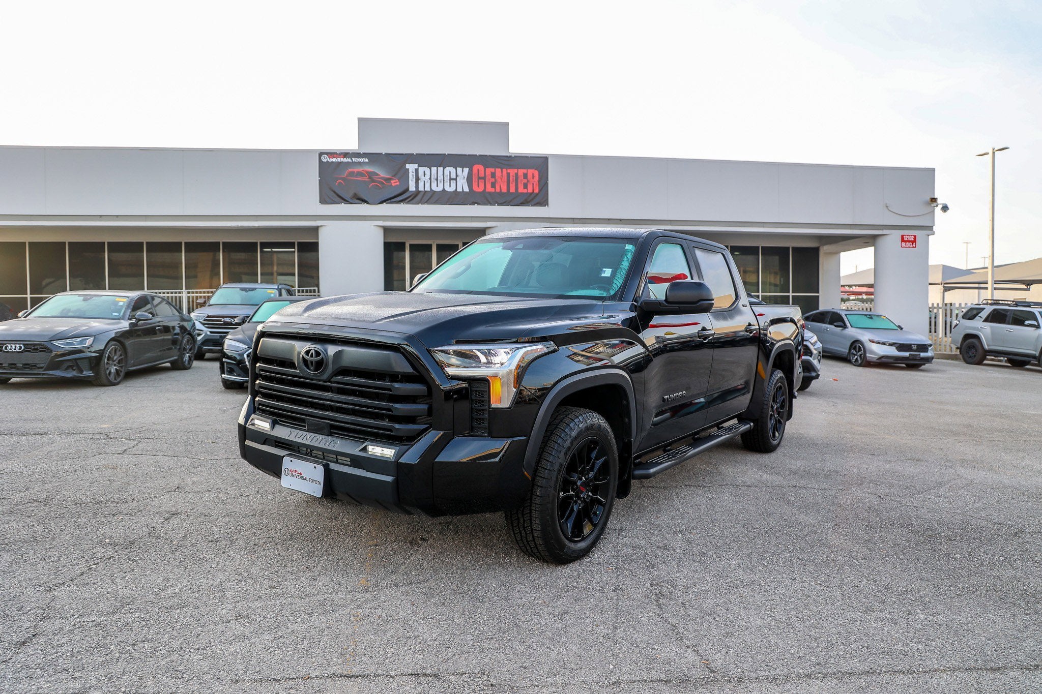 2024 Toyota TUNDRA 4X4 SR5