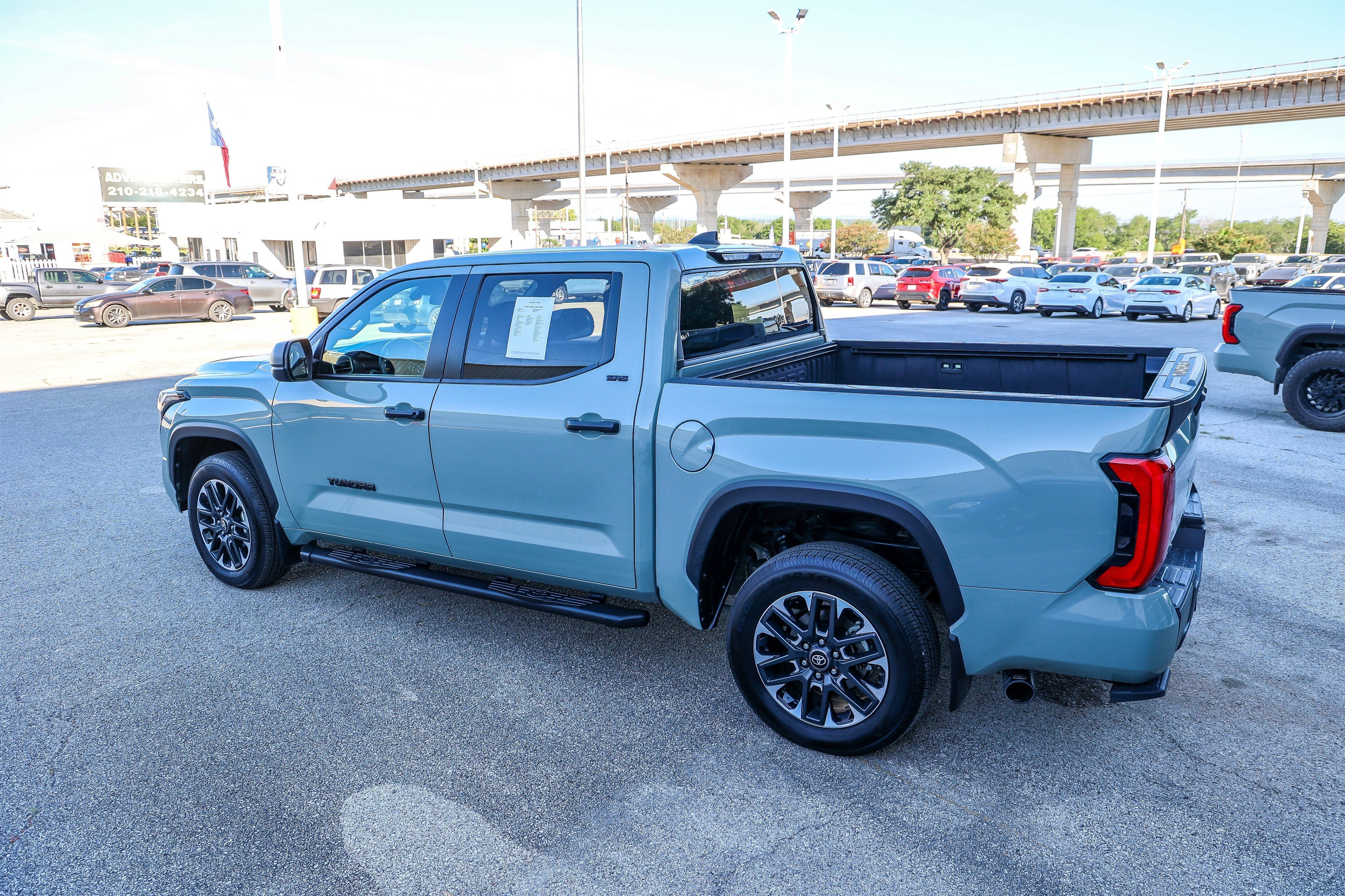 2025 Toyota TUNDRA 4X4 SR5