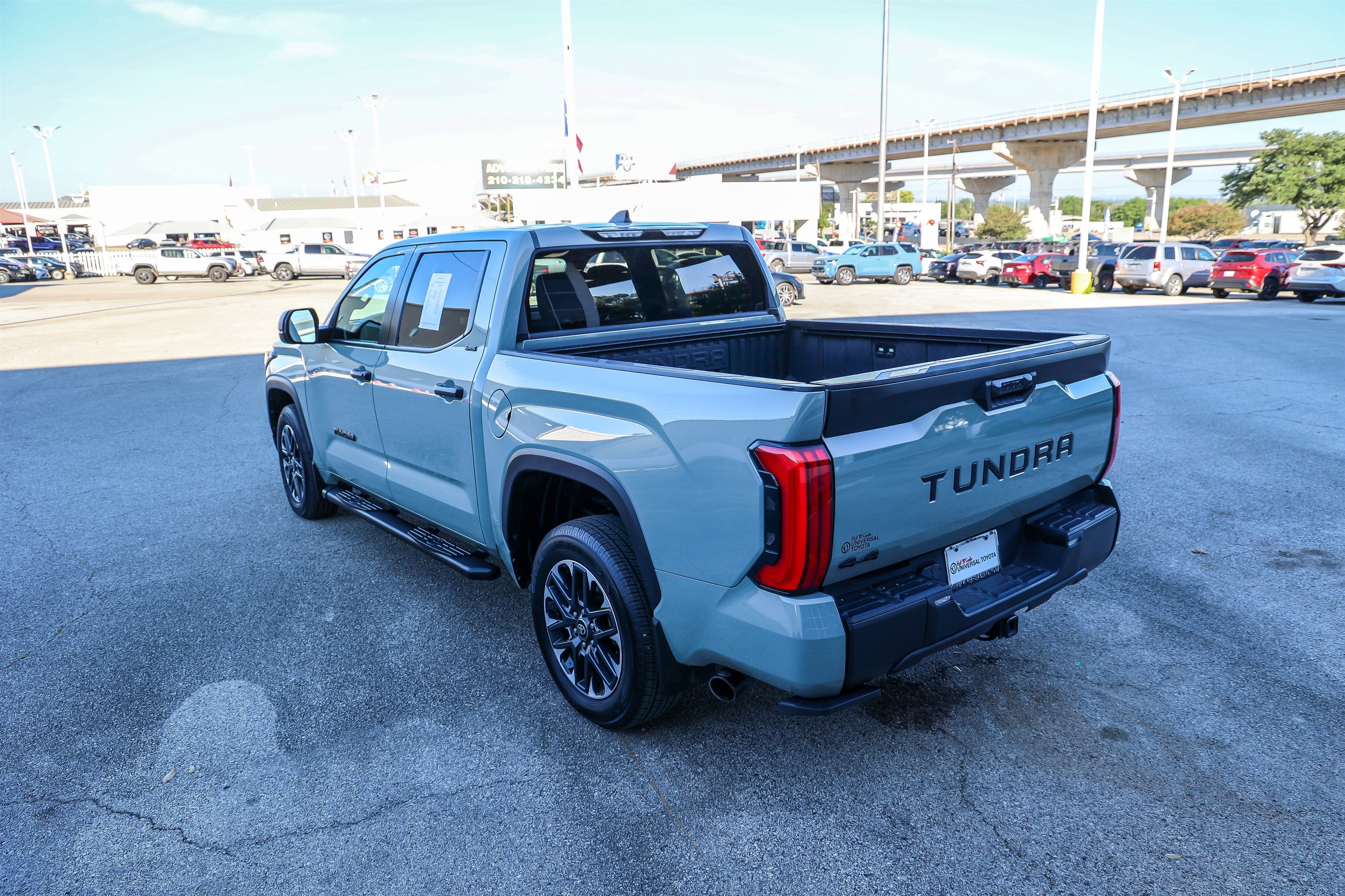 2025 Toyota TUNDRA 4X4 SR5