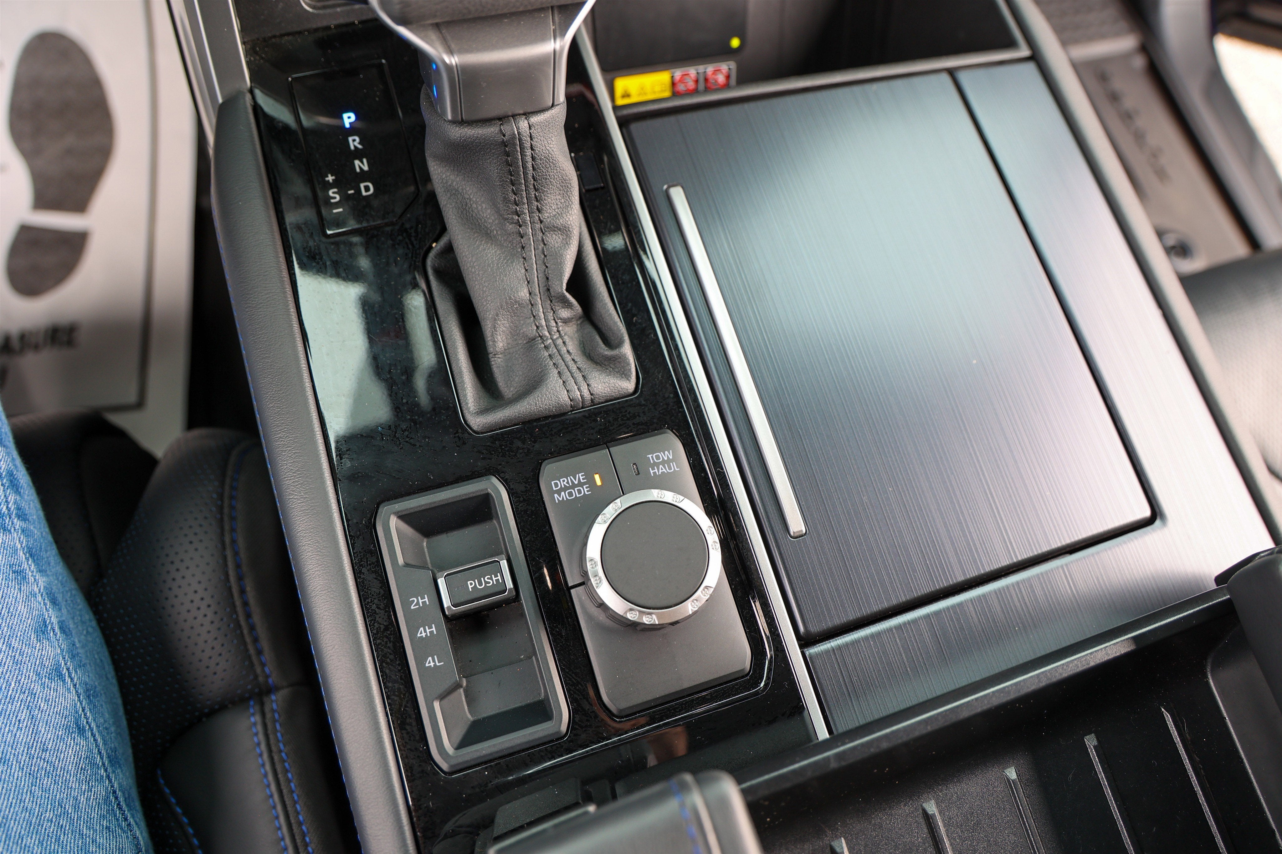 2025 Toyota TUNDRA 4X4 Platinum