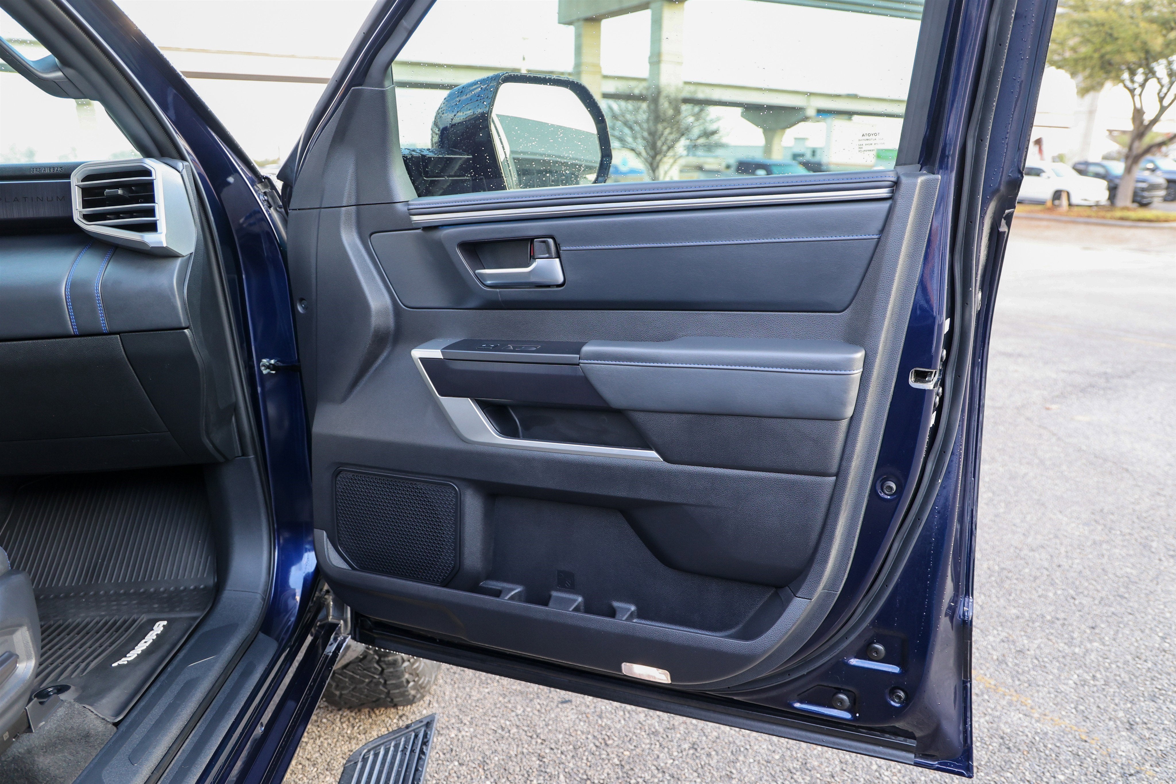 2023 Toyota TUNDRA 4X4 Platinum