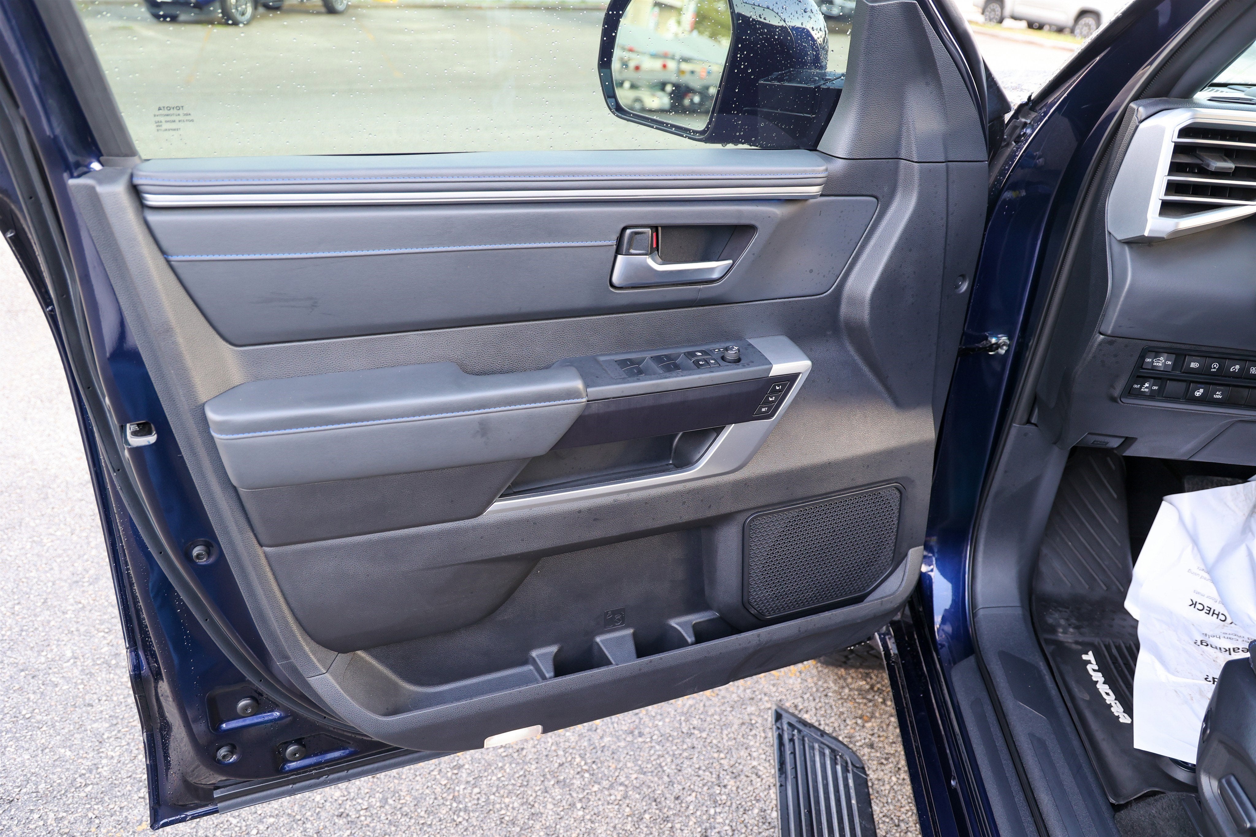 2023 Toyota TUNDRA 4X4 Platinum