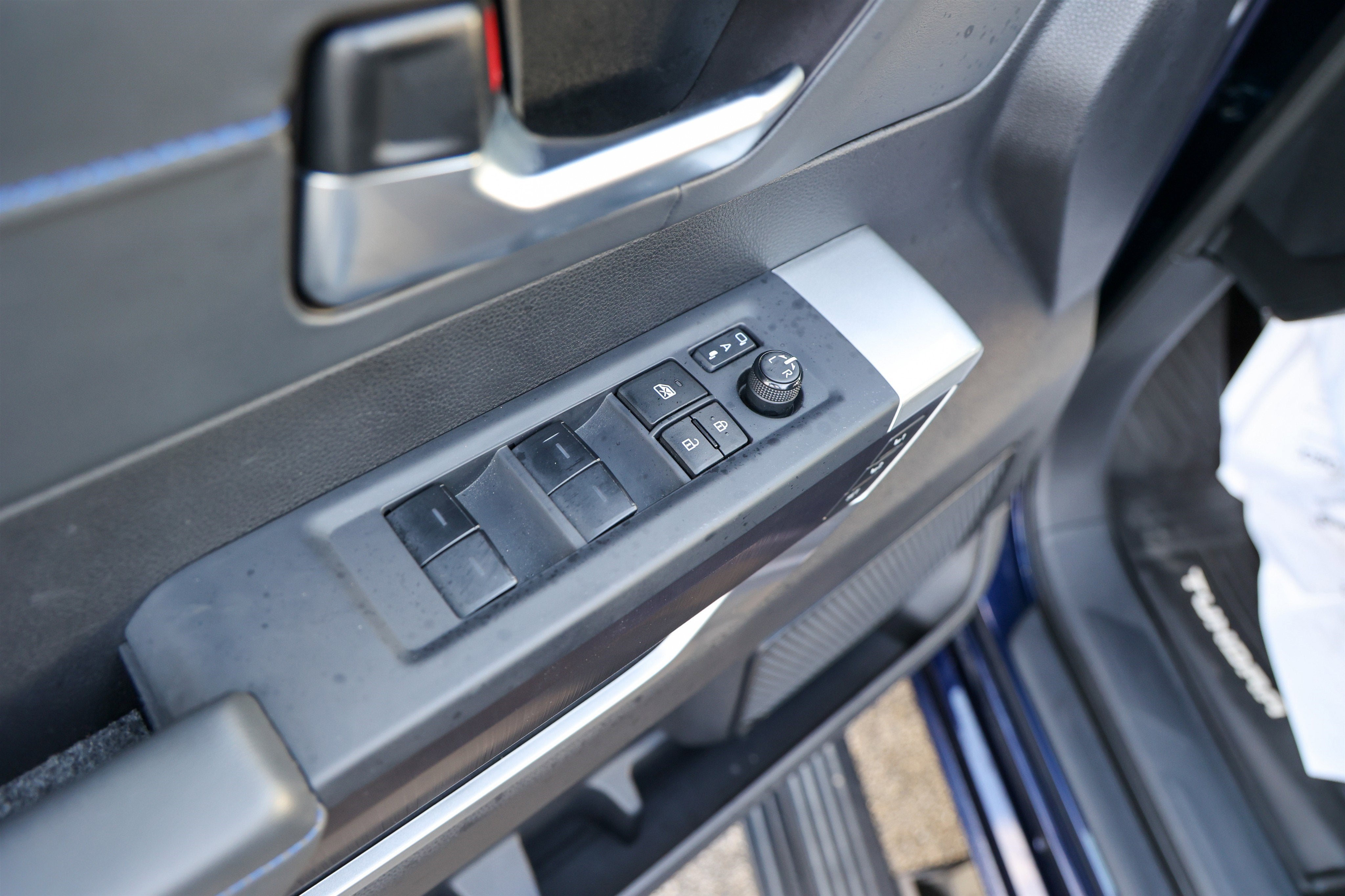 2023 Toyota TUNDRA 4X4 Platinum