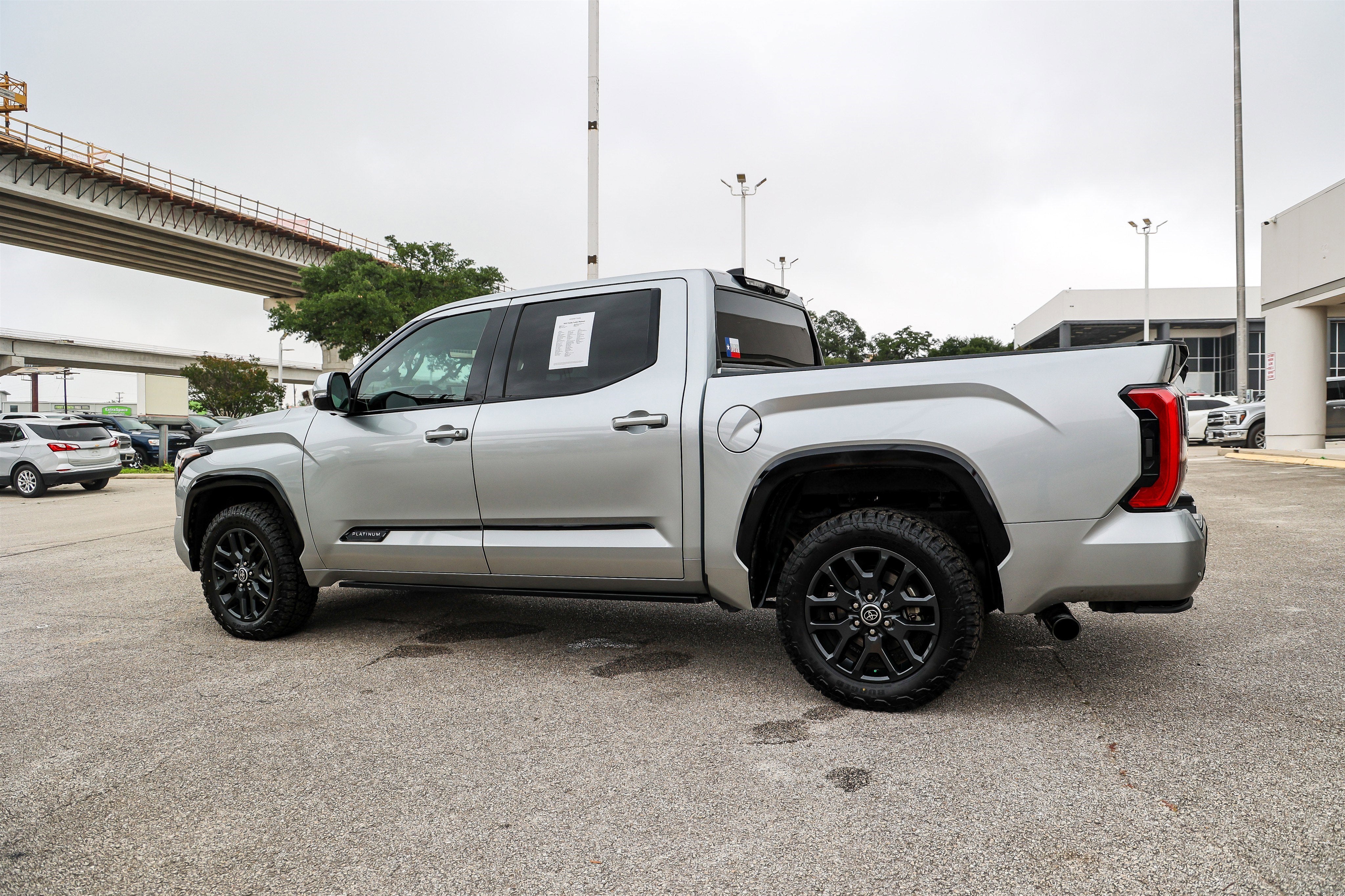 2023 Toyota TUNDRA 4X4 Platinum