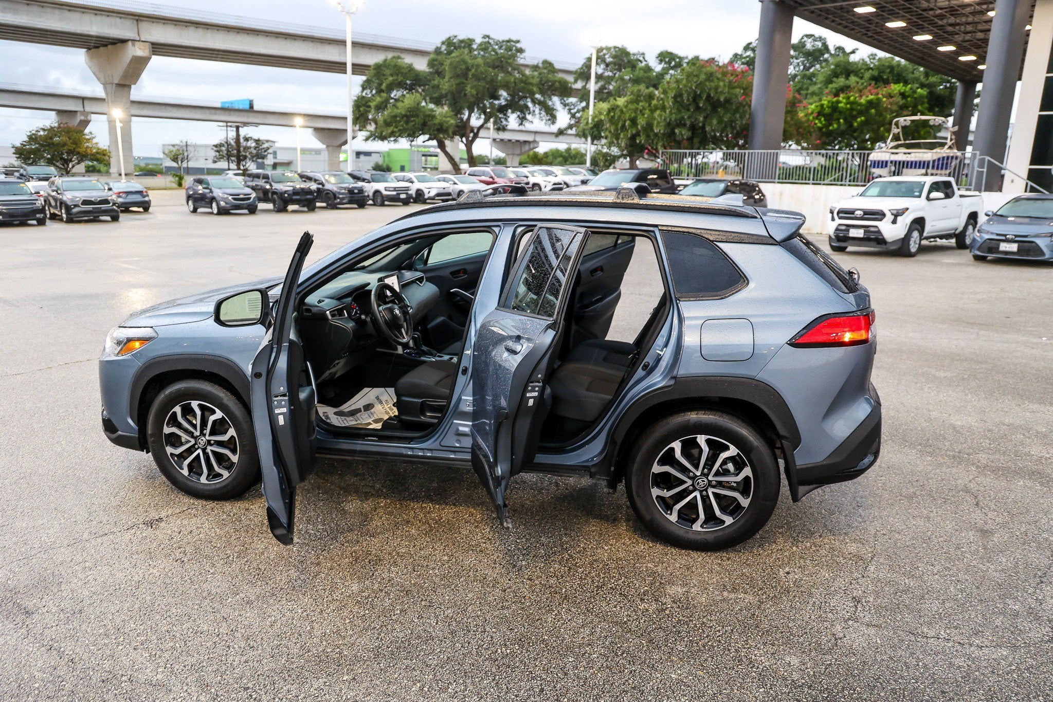 2024 Toyota Corolla Cross Hybrid Hybrid SE