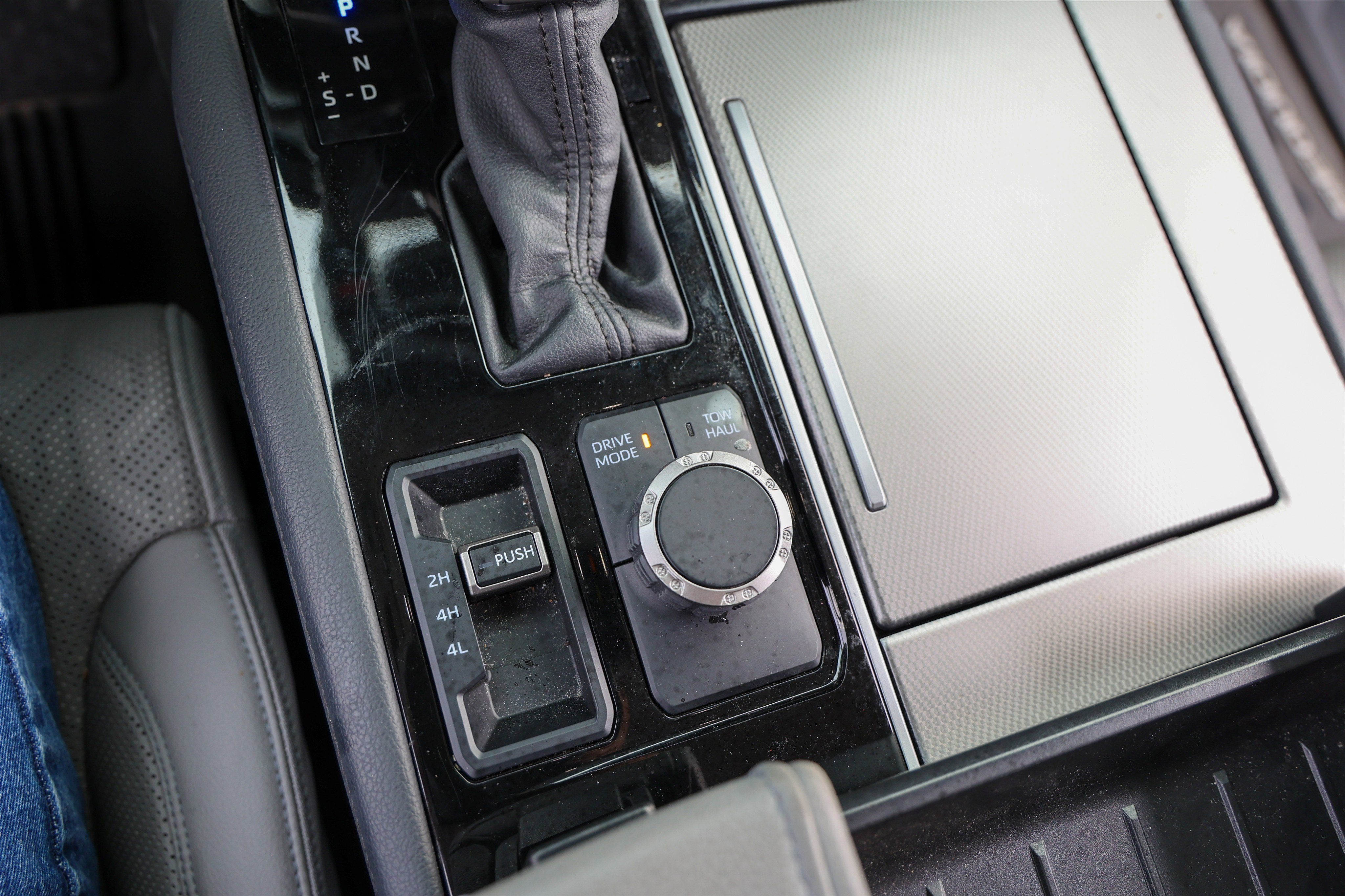 2023 Toyota SEQUOIA 4WD Limited