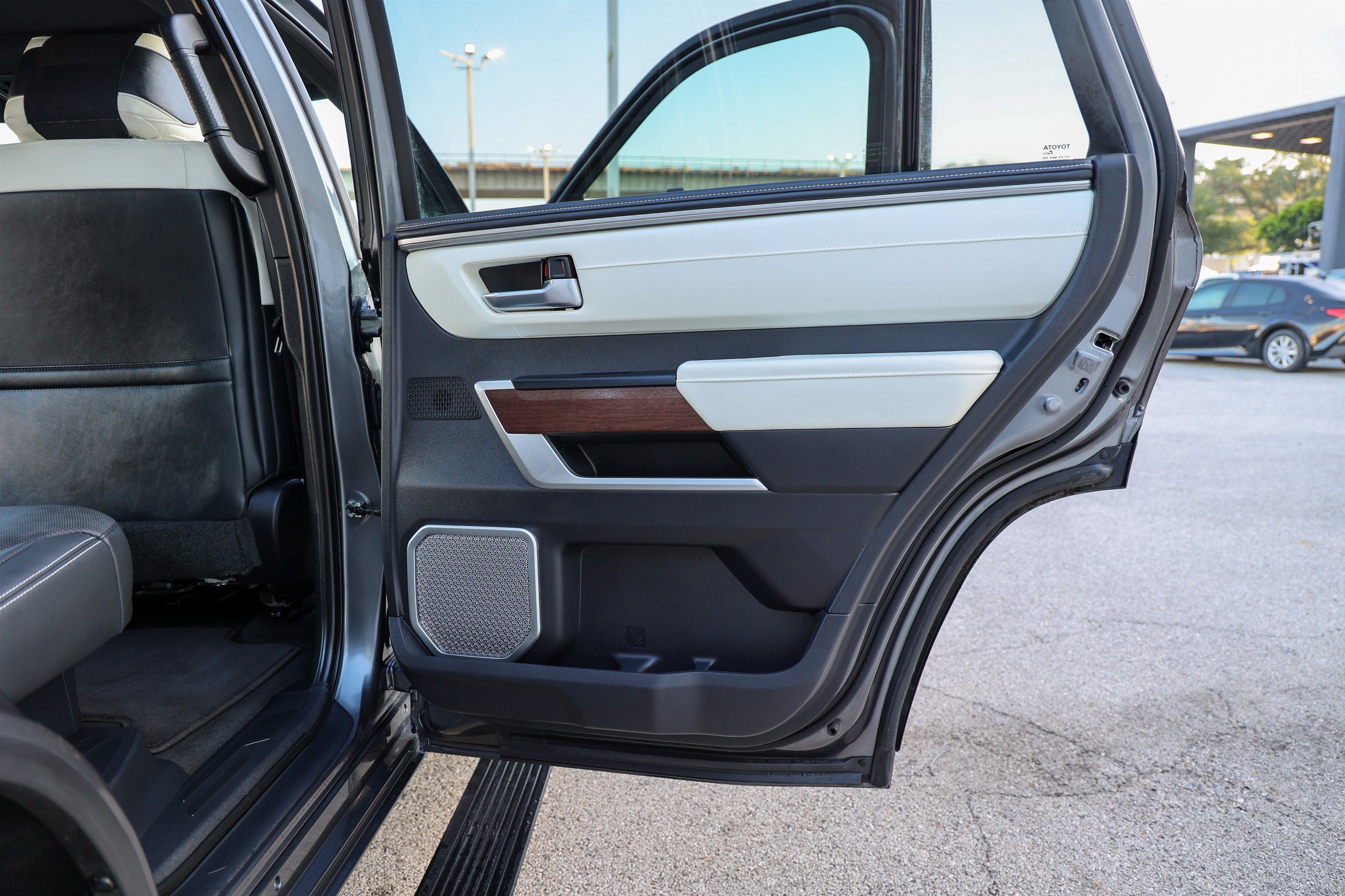 2024 Toyota SEQUOIA 4WD Capstone