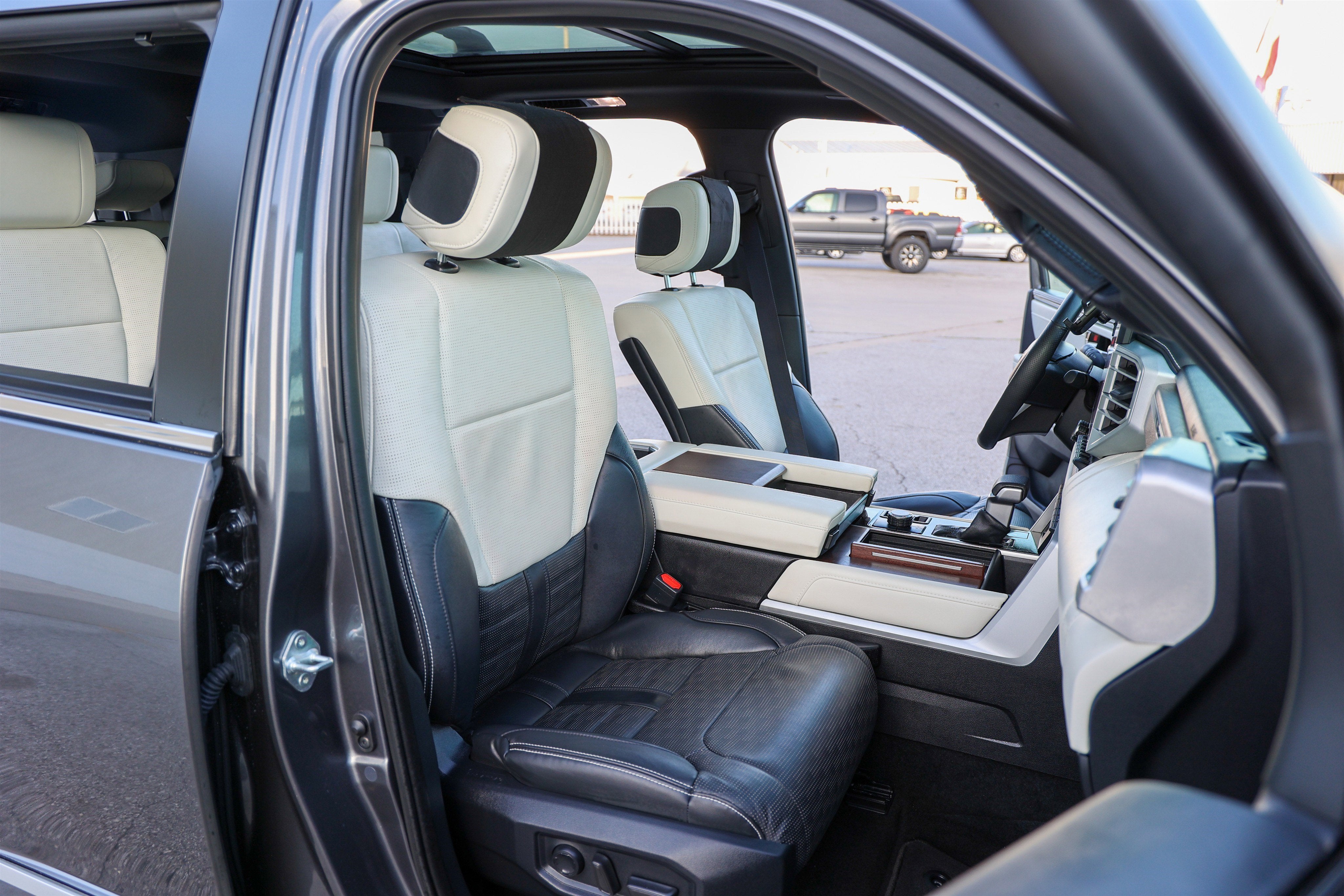 2024 Toyota SEQUOIA 4WD Capstone