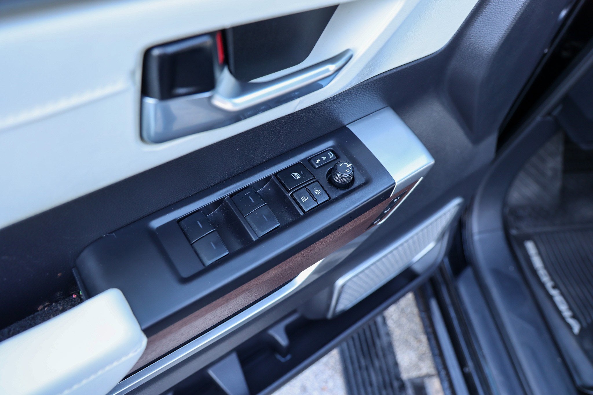 2023 Toyota SEQUOIA 4WD Capstone