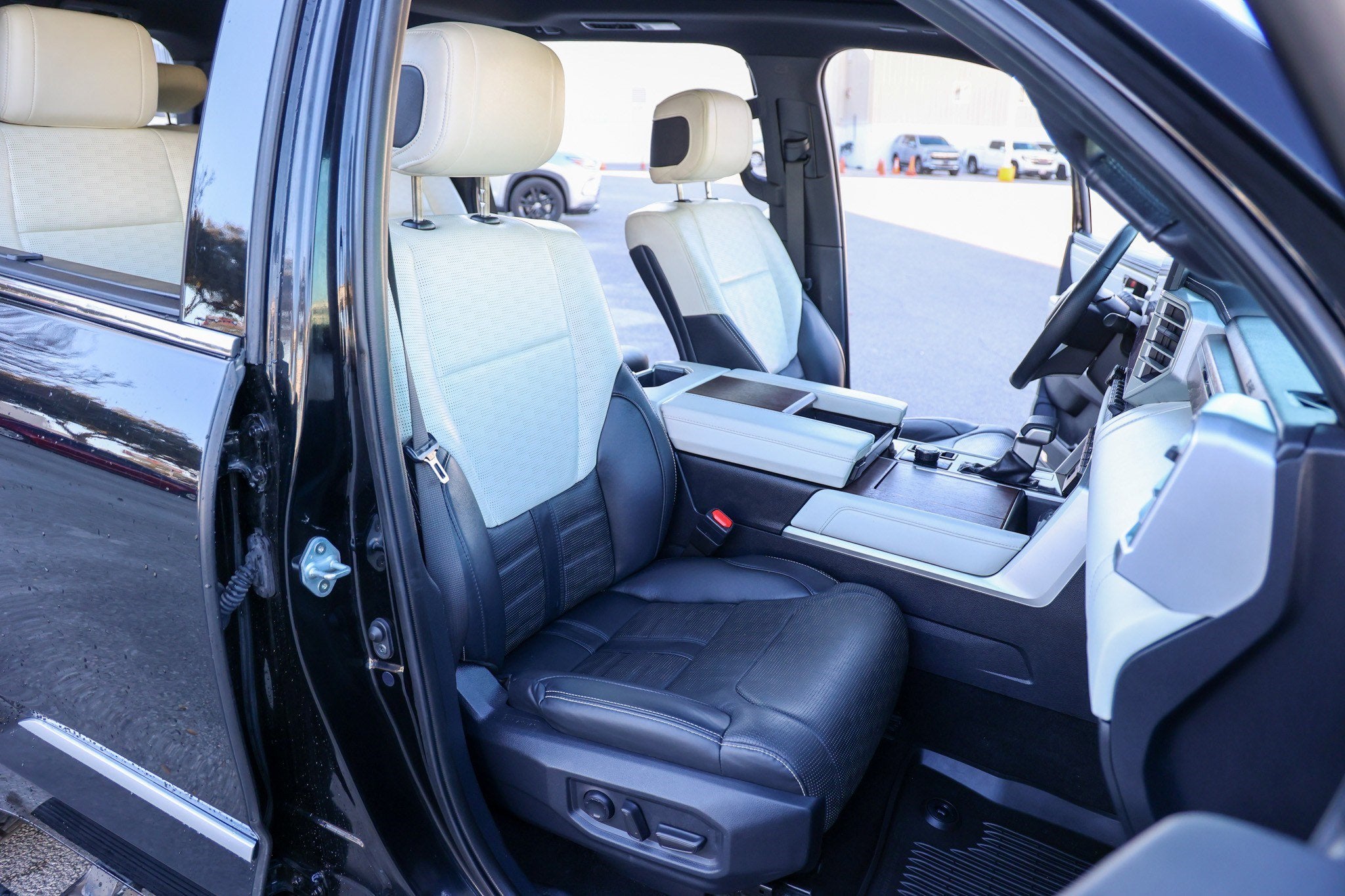 2023 Toyota SEQUOIA 4WD Capstone