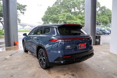 2025 Toyota Crown Signia XLE