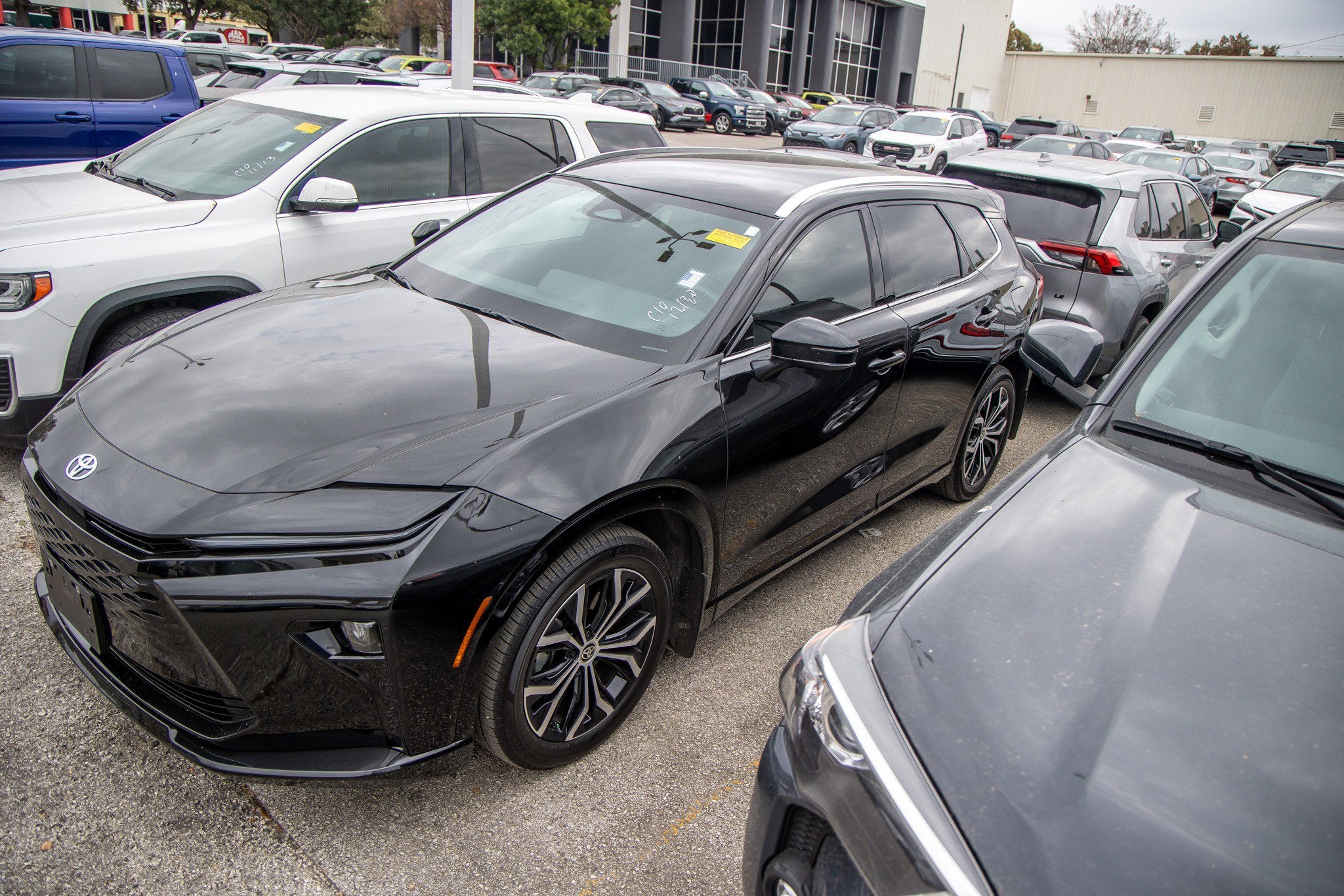 2025 Toyota CROWN SIGNIA XLE
