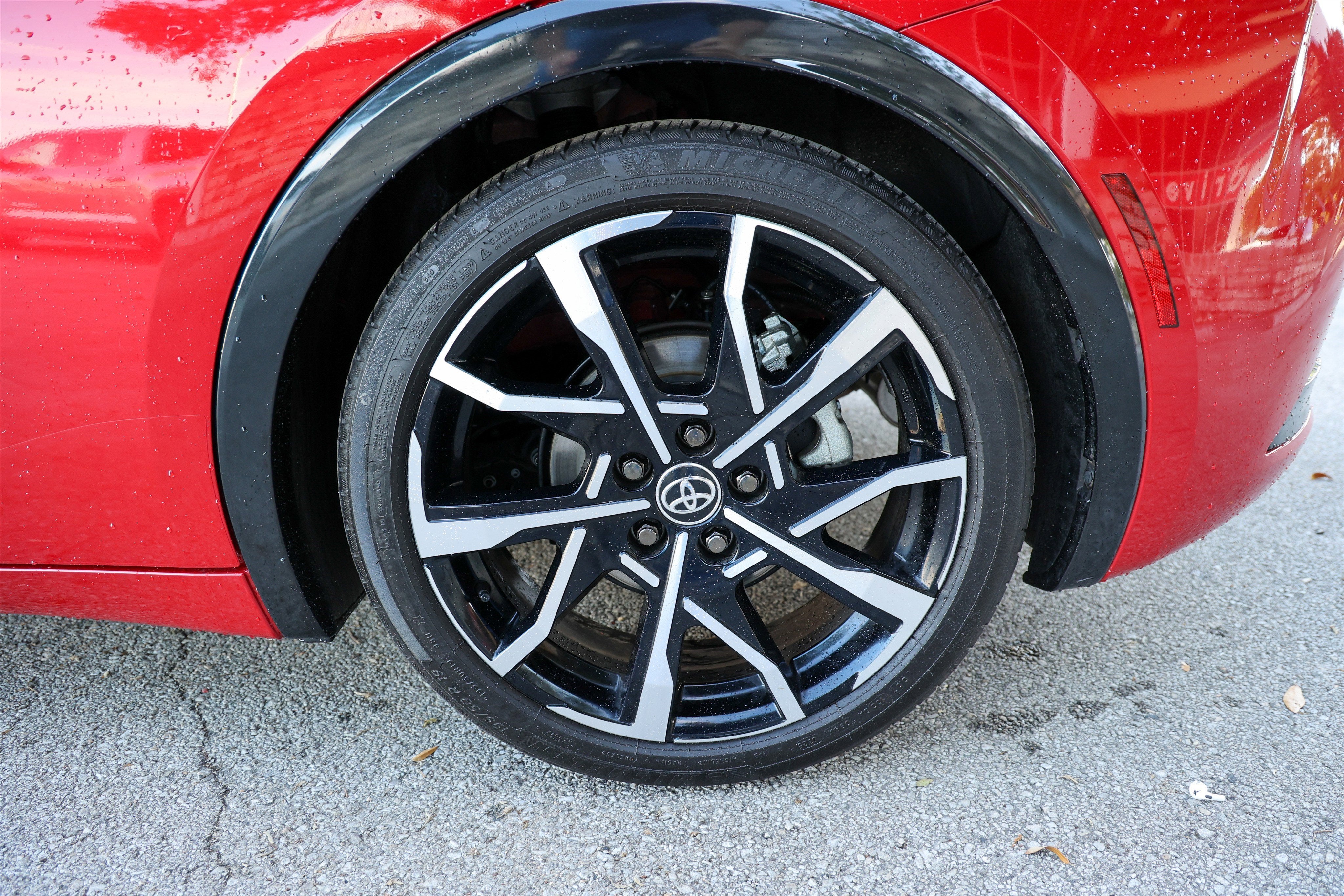 2025 Toyota Prius Plug-In Hybrid SE