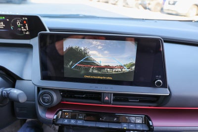 2025 Toyota Prius Plug-In Hybrid SE