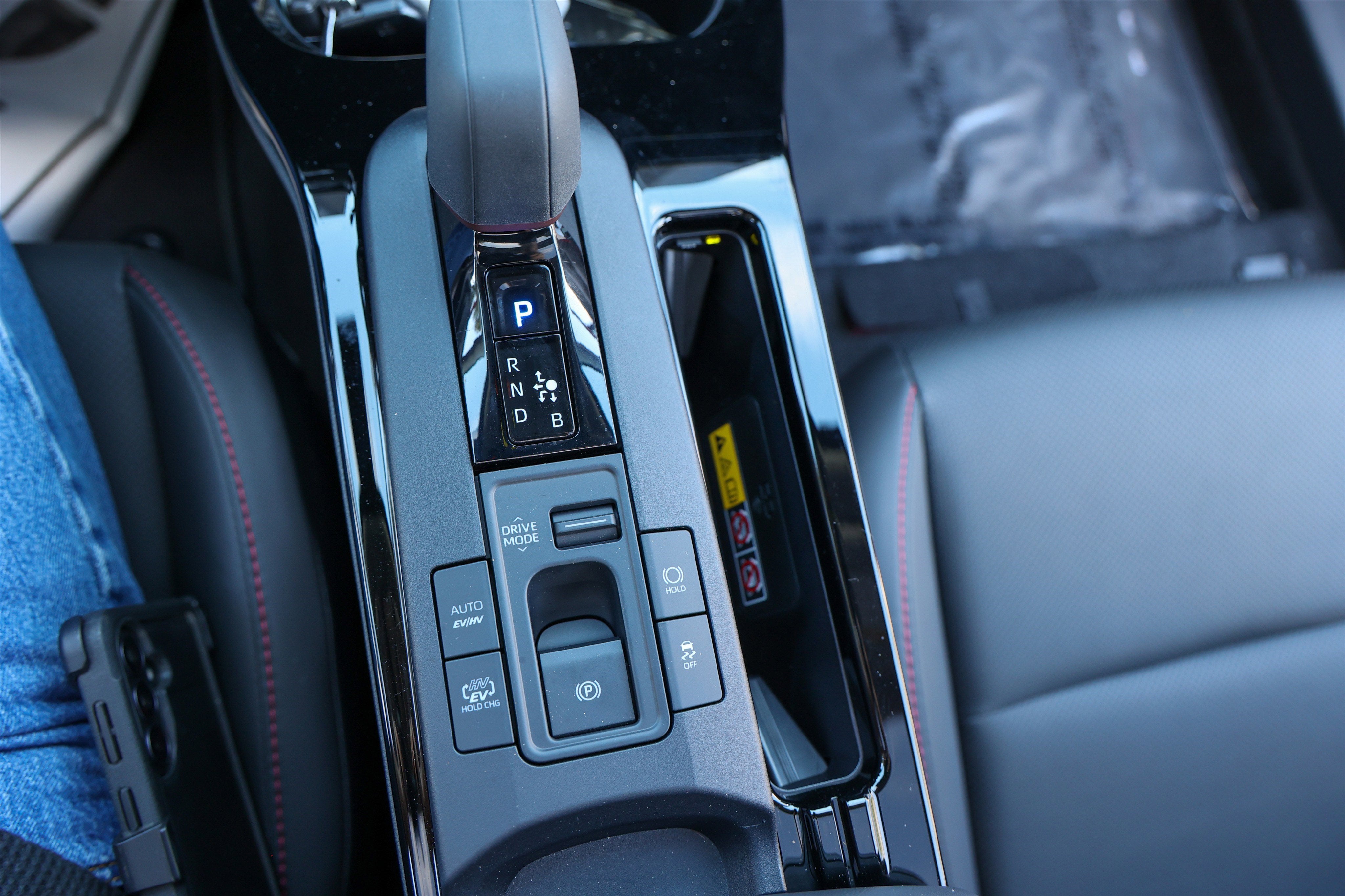 2025 Toyota Prius Plug-In Hybrid SE