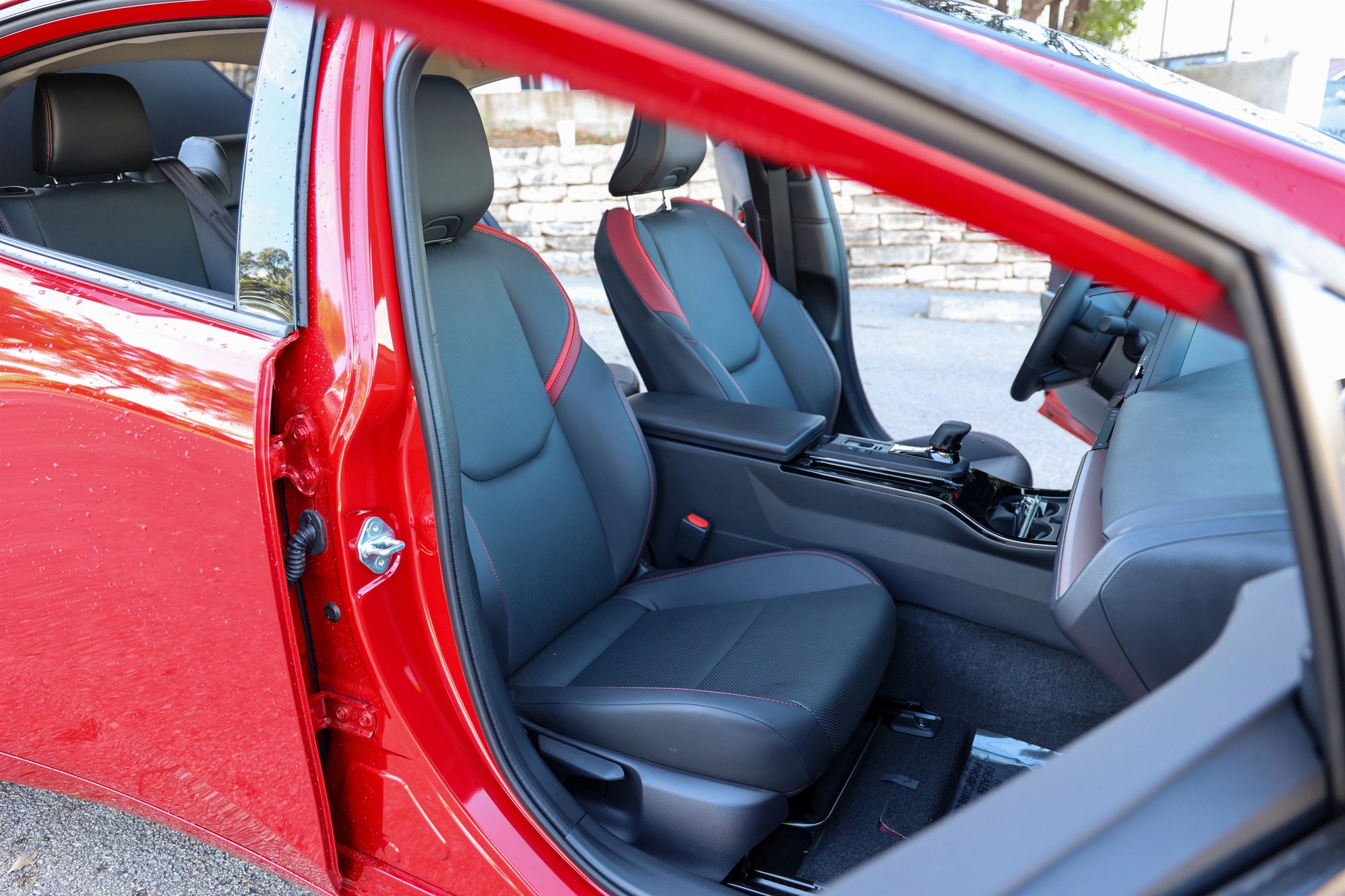 2025 Toyota Prius Plug-In Hybrid SE