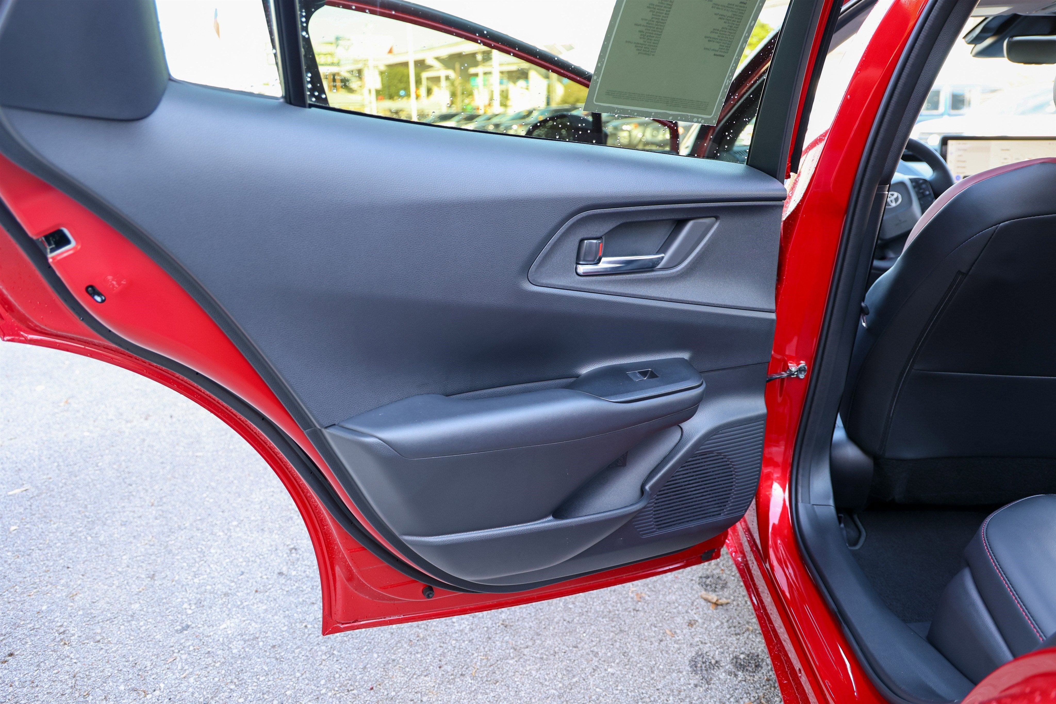 2025 Toyota Prius Plug-In Hybrid SE