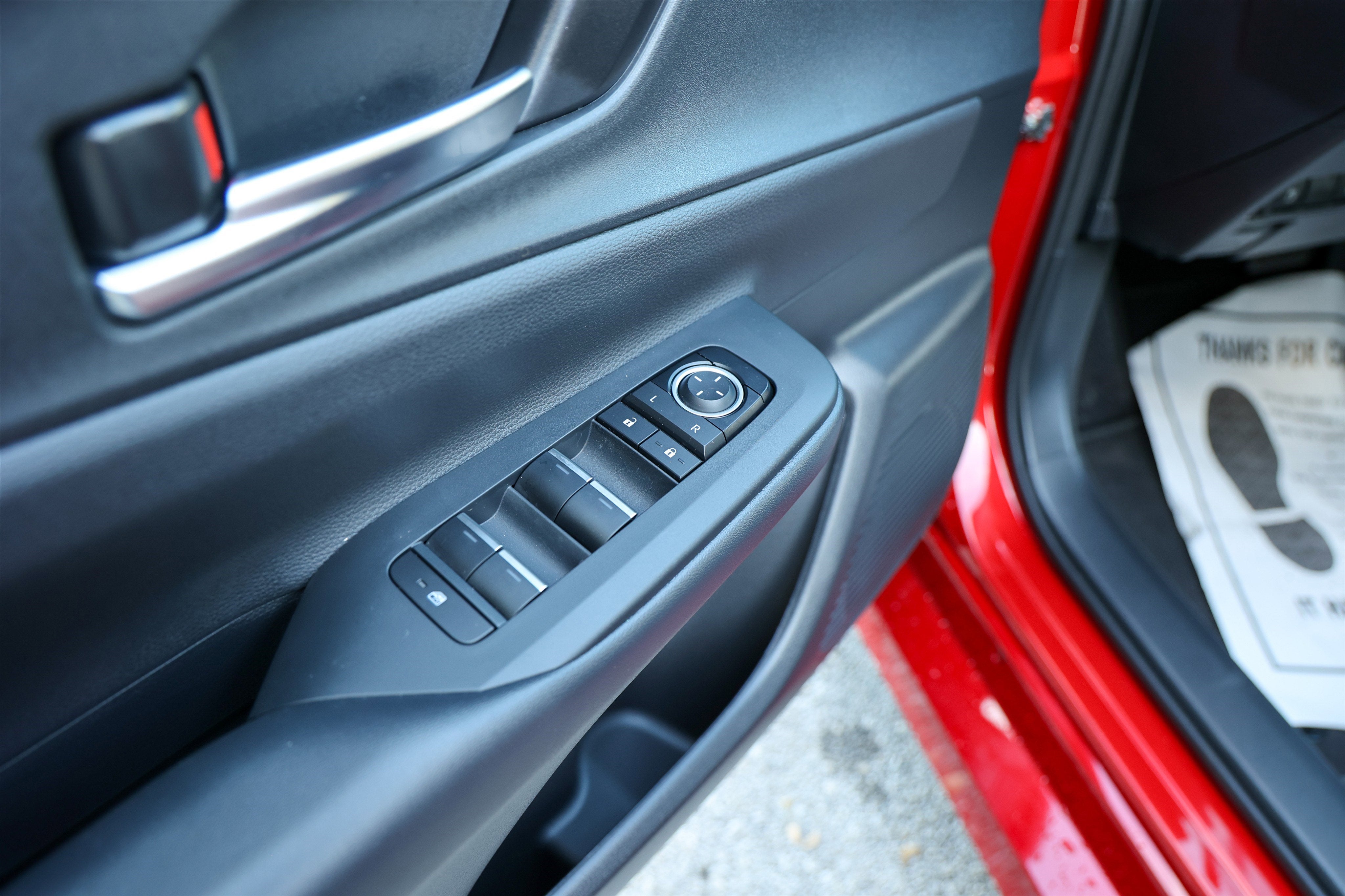 2025 Toyota Prius Plug-In Hybrid SE