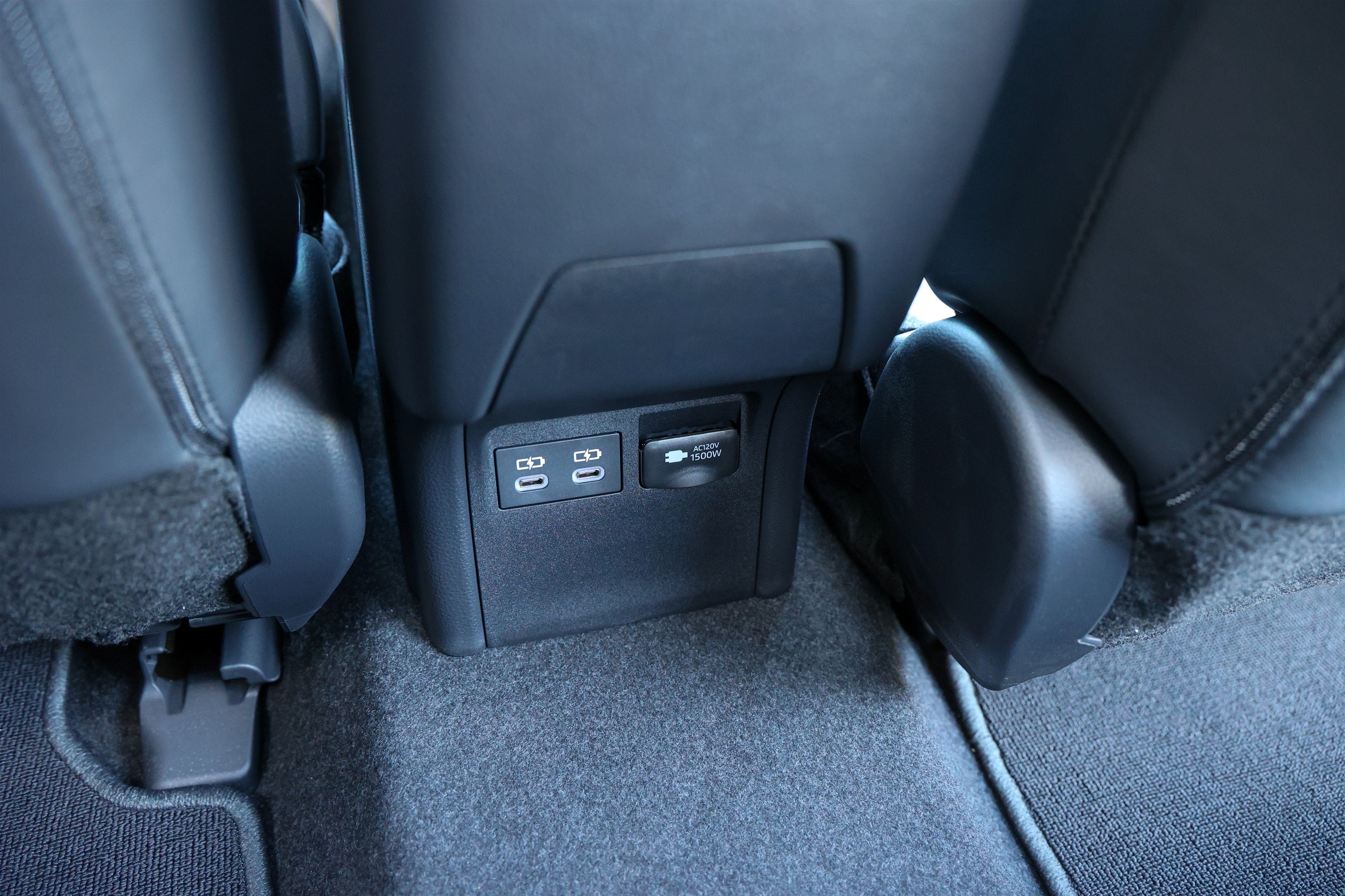 2025 Toyota Prius Plug-In Hybrid SE