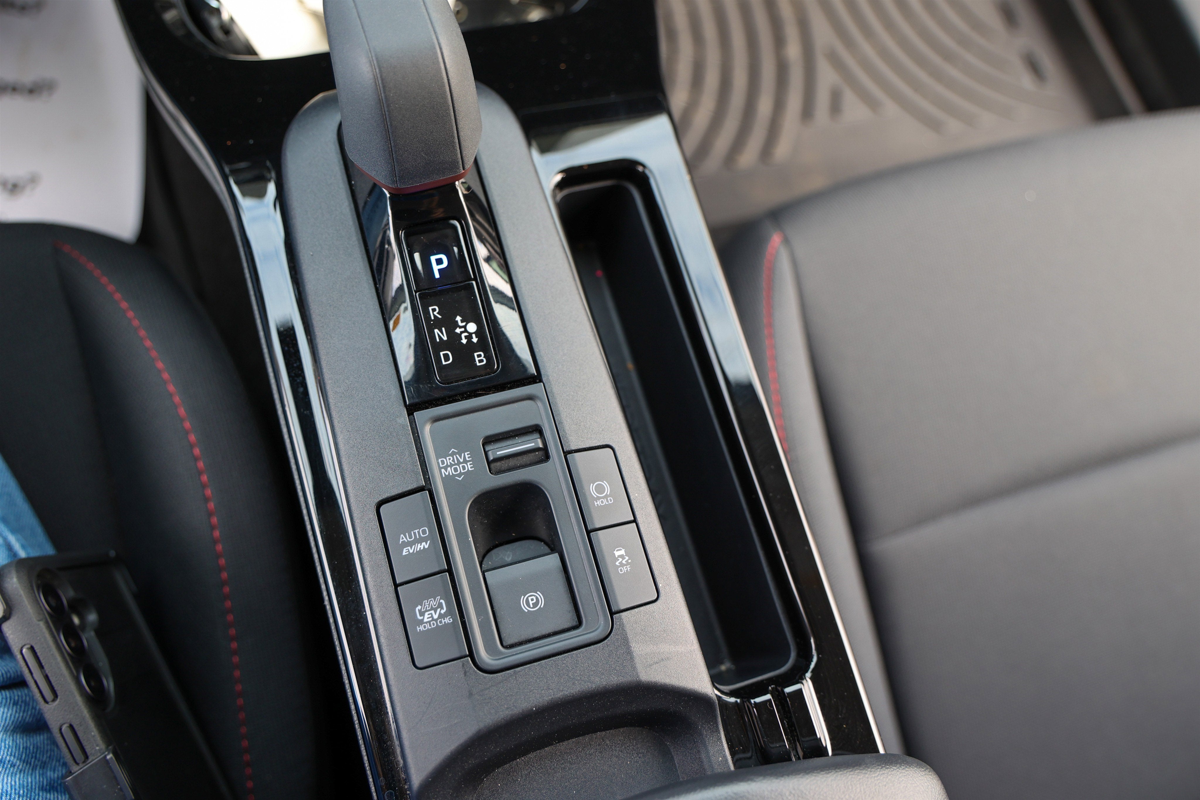 2025 Toyota Prius SE SE