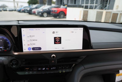 2025 Toyota CROWN Platinum