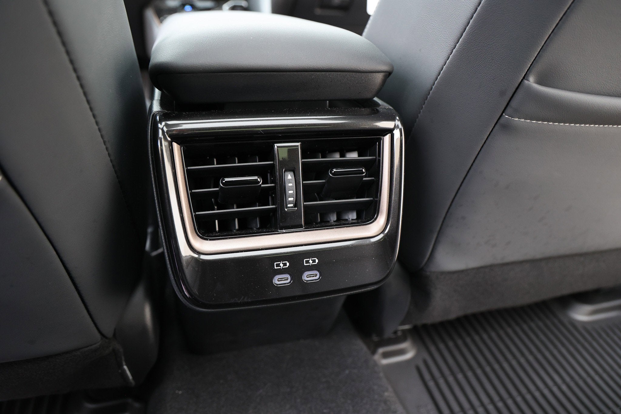 2025 Toyota CROWN Platinum