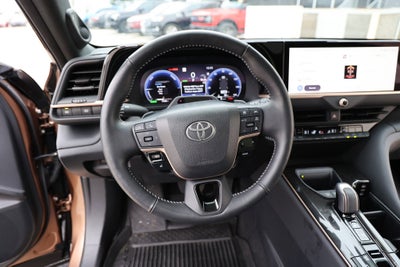 2025 Toyota CROWN Platinum