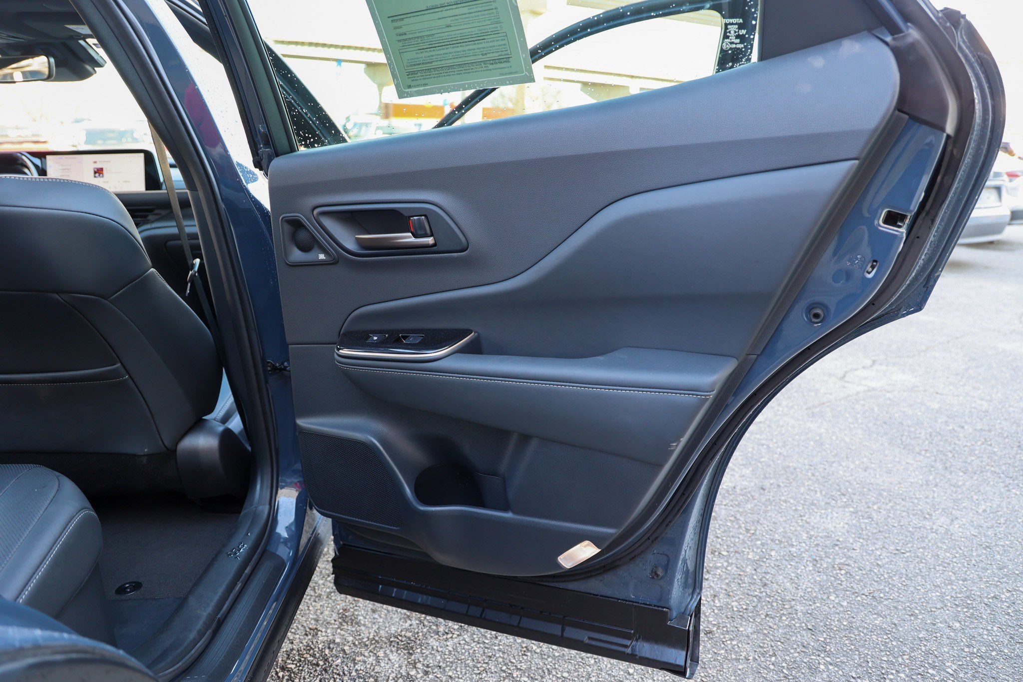 2025 Toyota CROWN Platinum