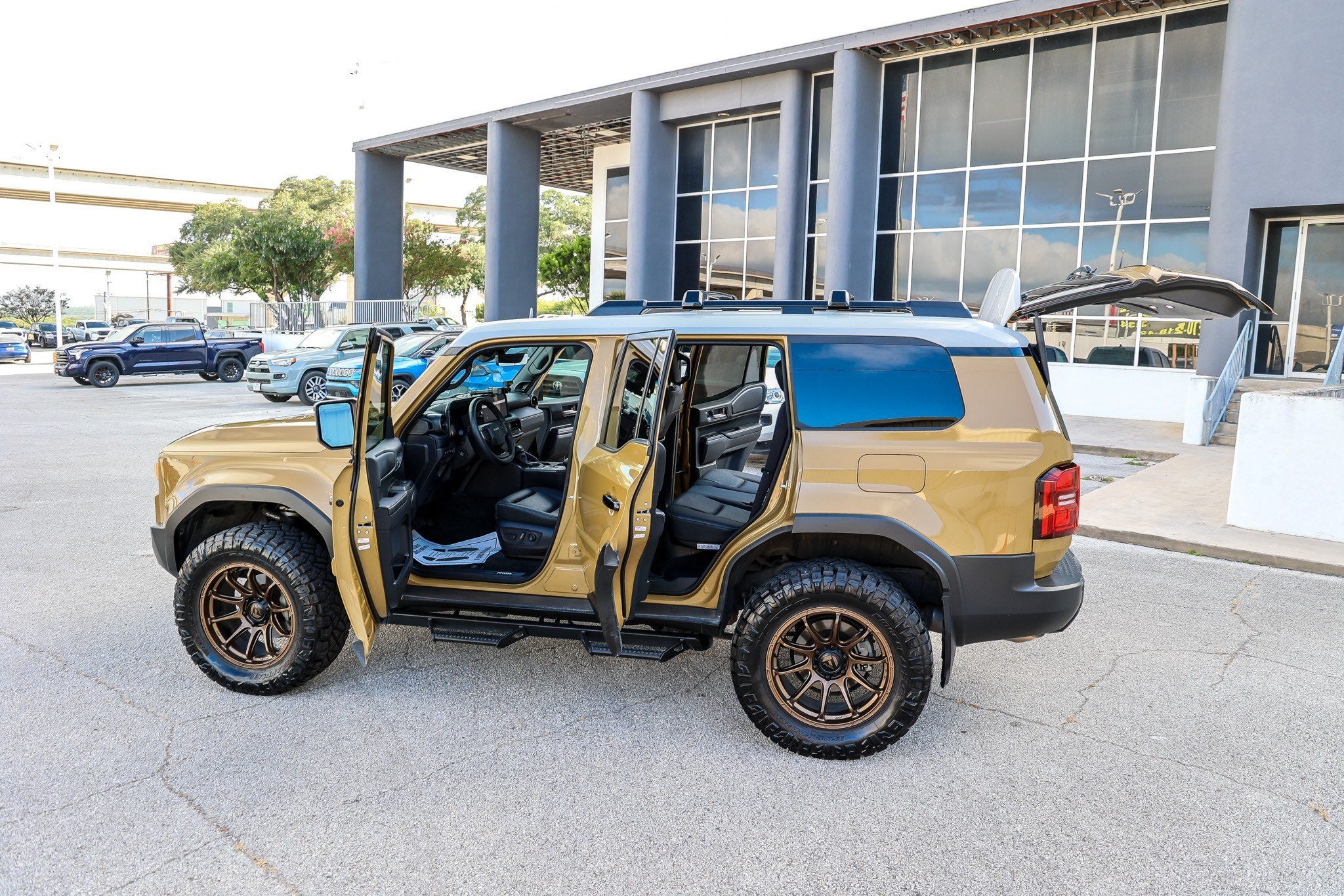 2025 Toyota Land Cruiser 4WD (Natl)