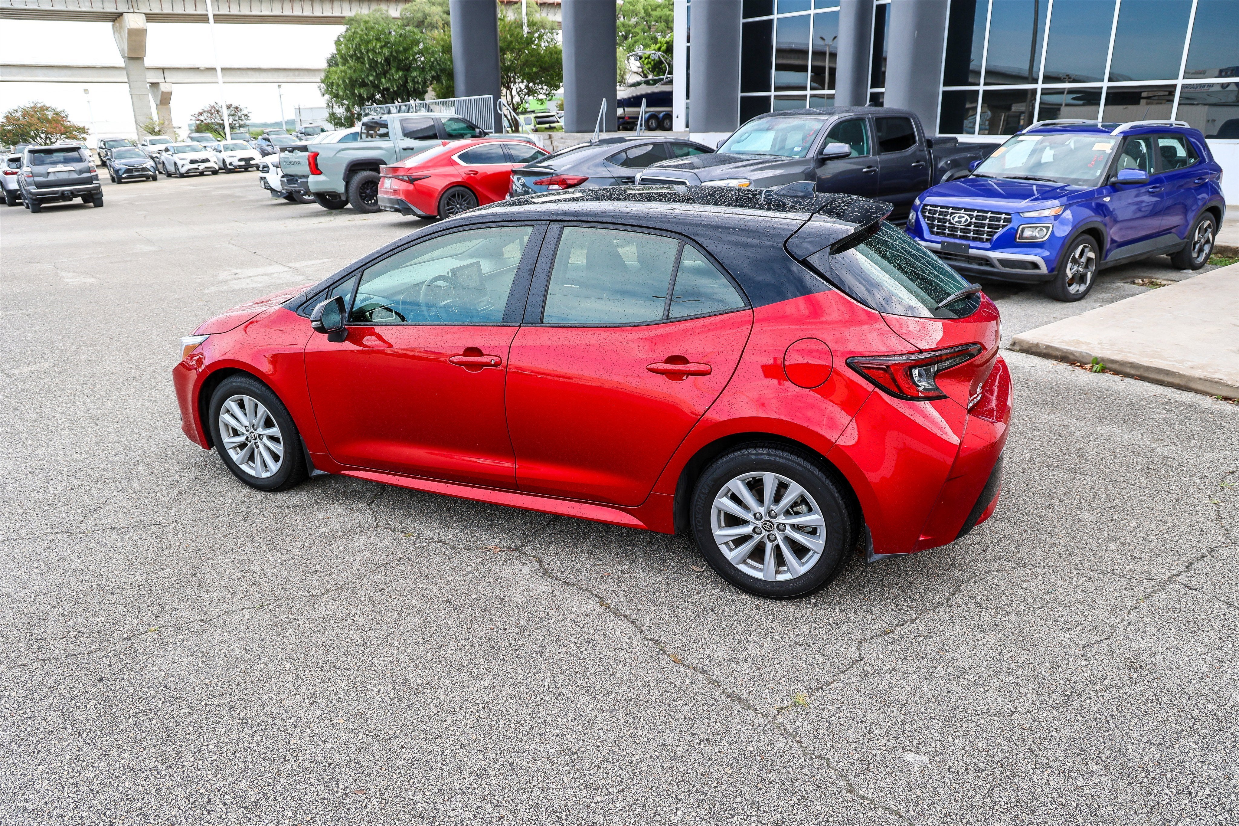 2024 Toyota COROLLA HATCHBACK SE