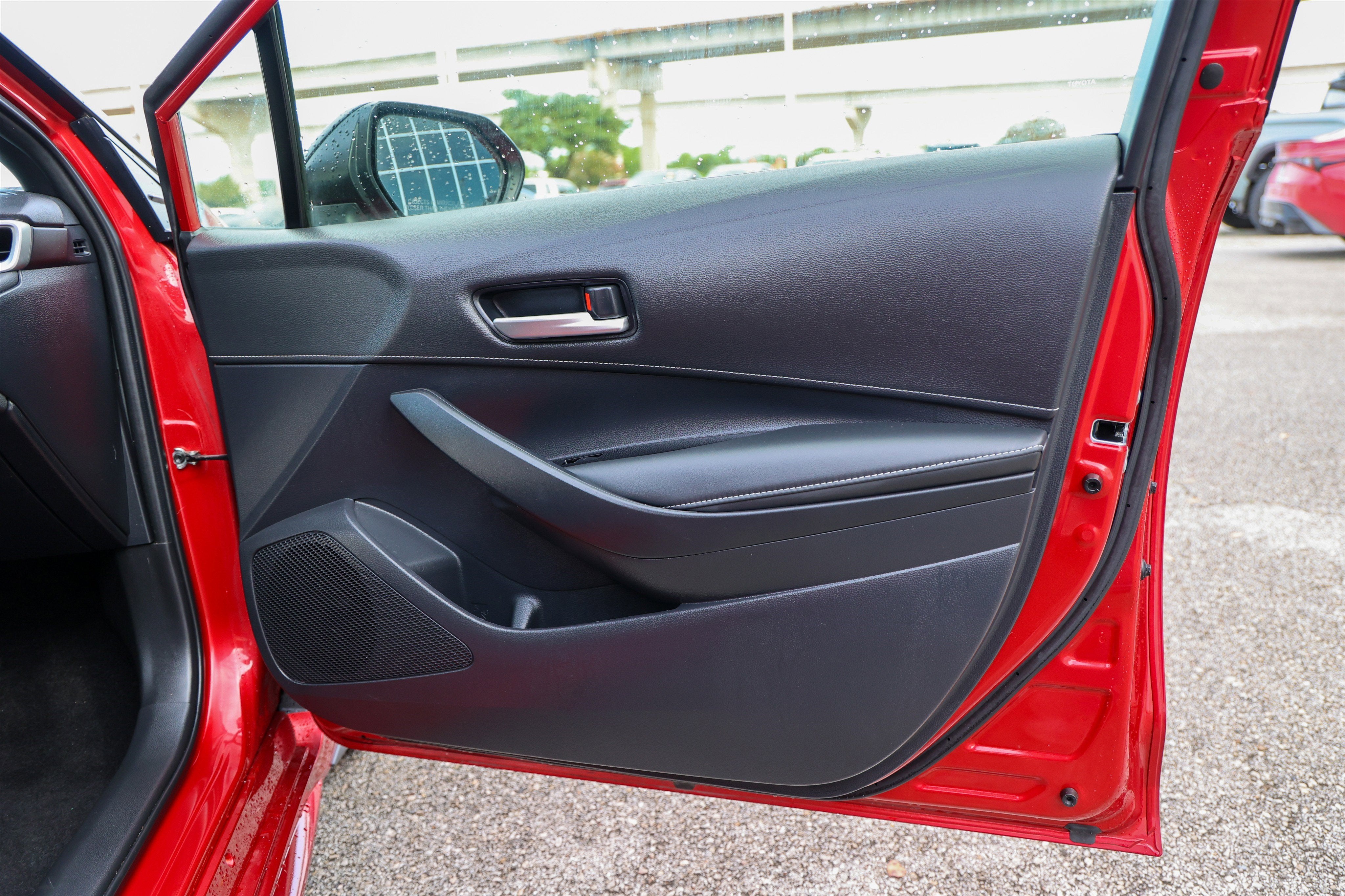 2024 Toyota COROLLA HATCHBACK SE