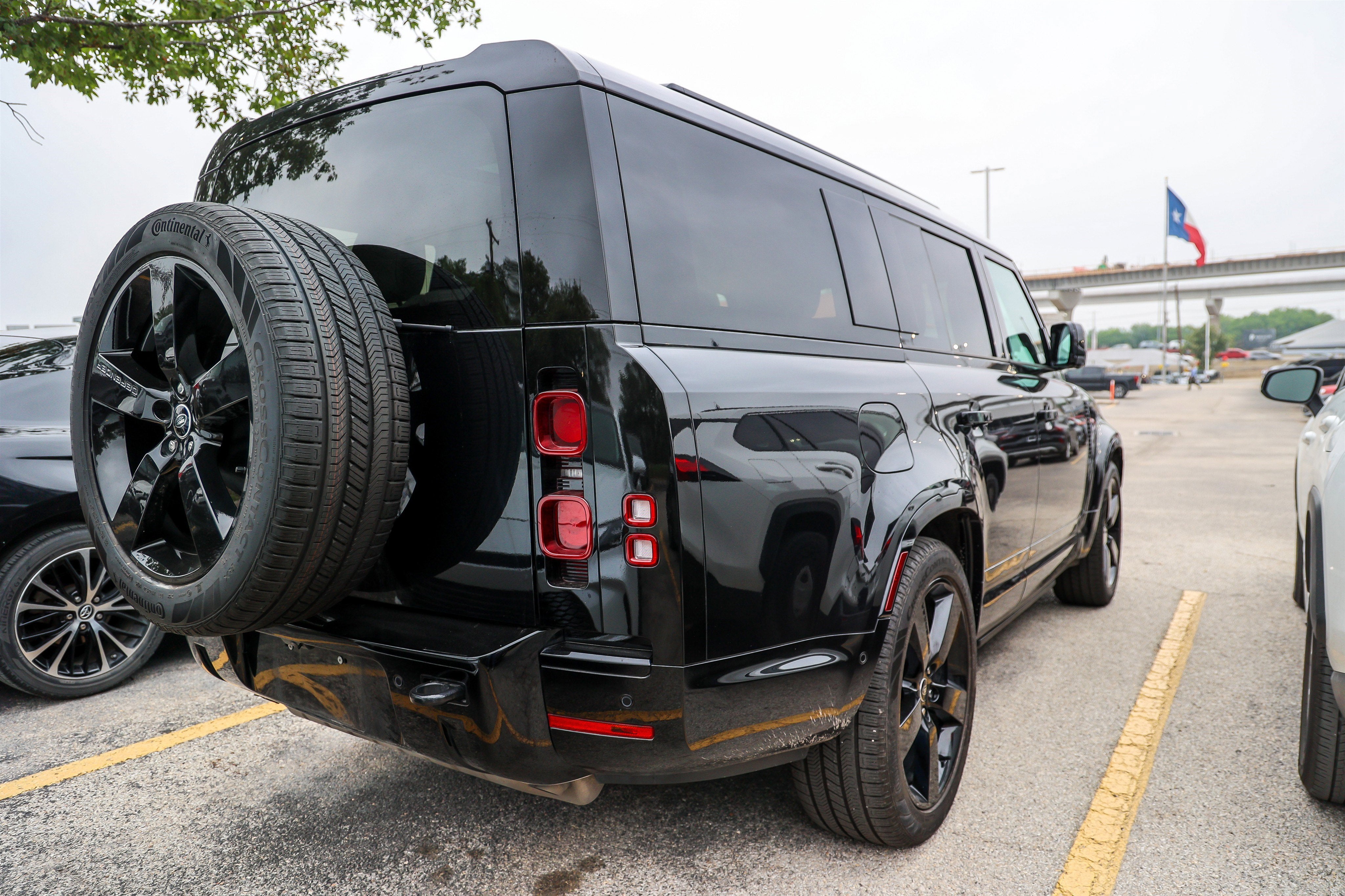 2025 Land Rover Defender X-Dynamic SE