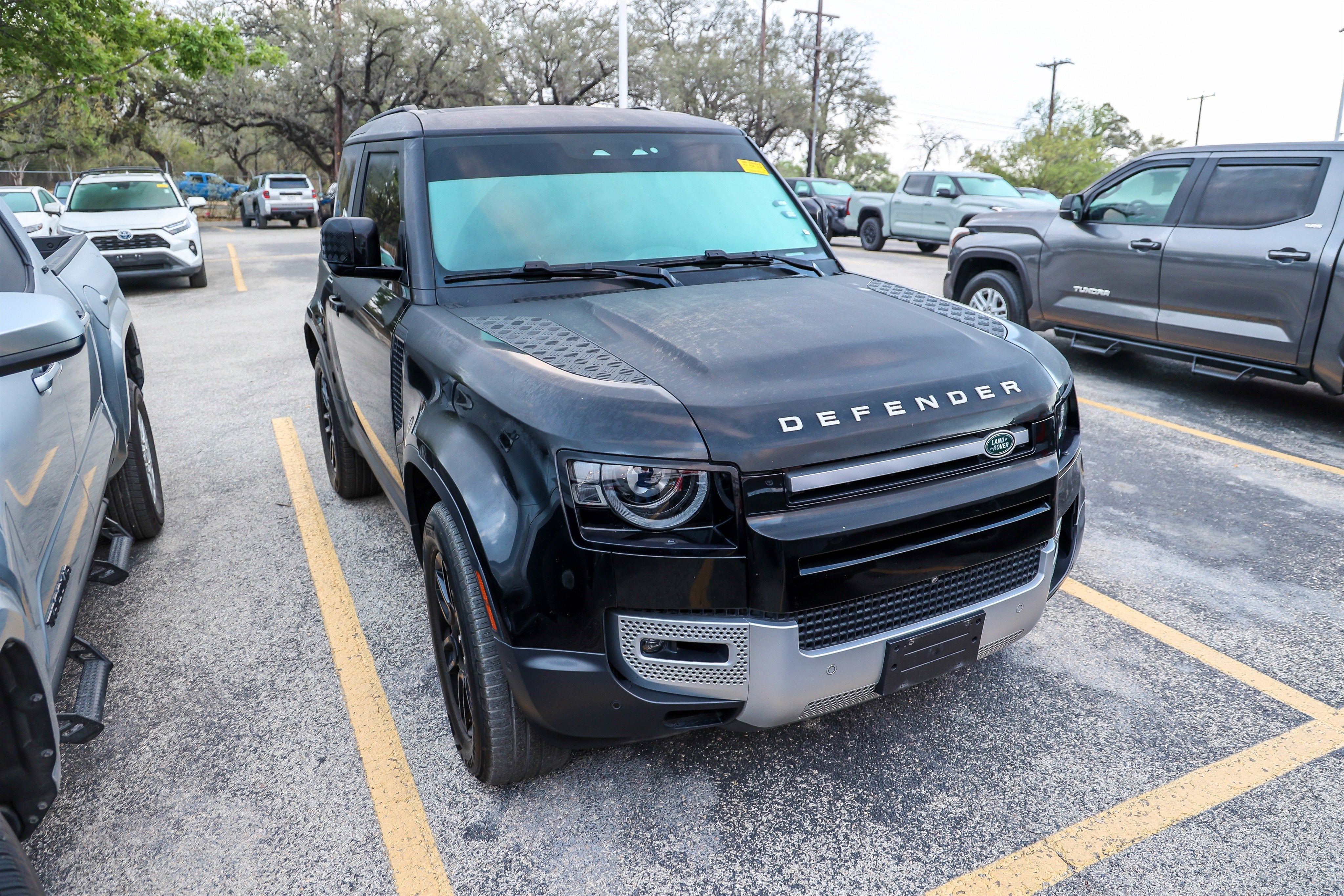 2023 Land Rover Defender SE