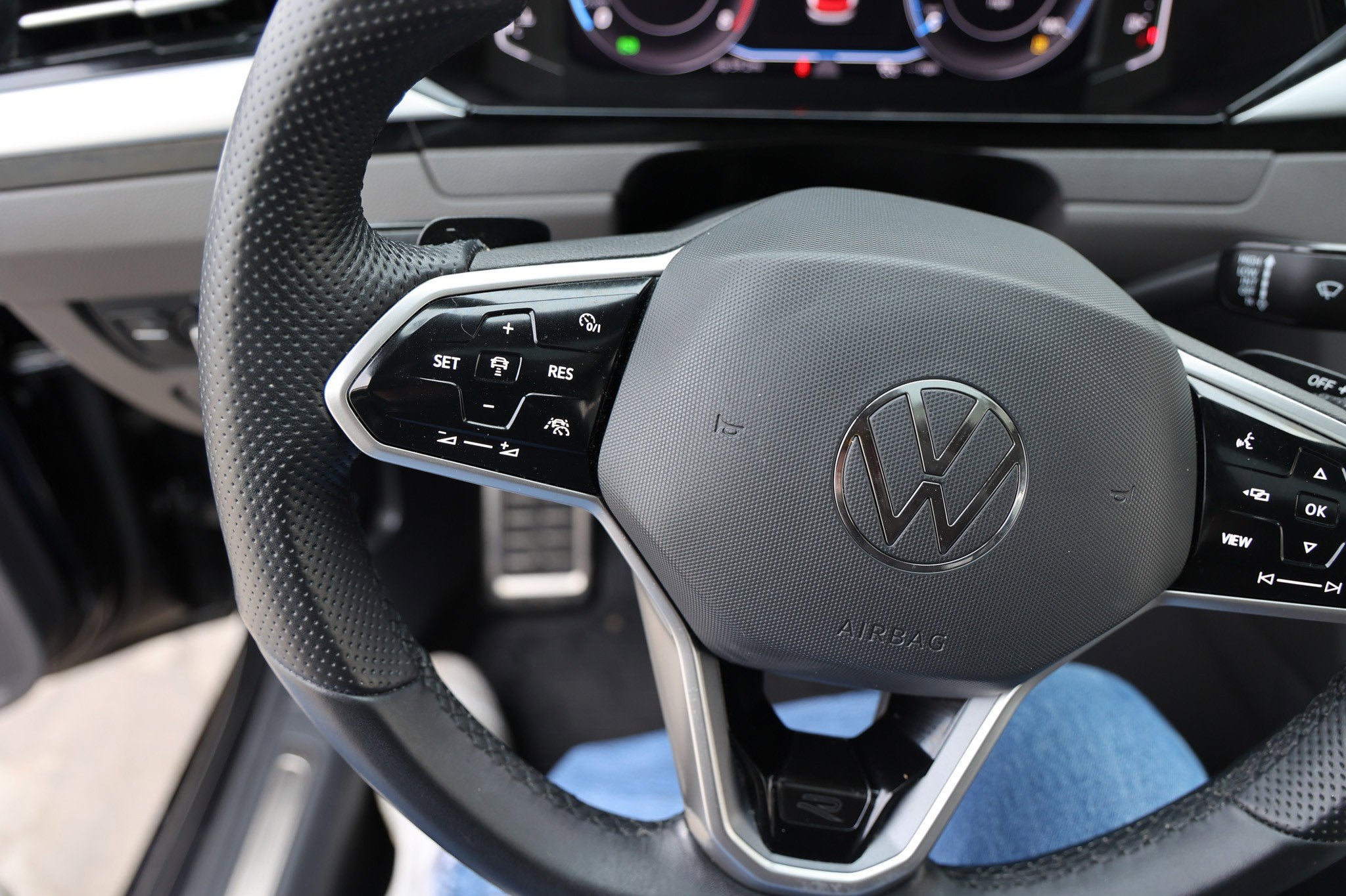 2023 Volkswagen Arteon SEL R-Line